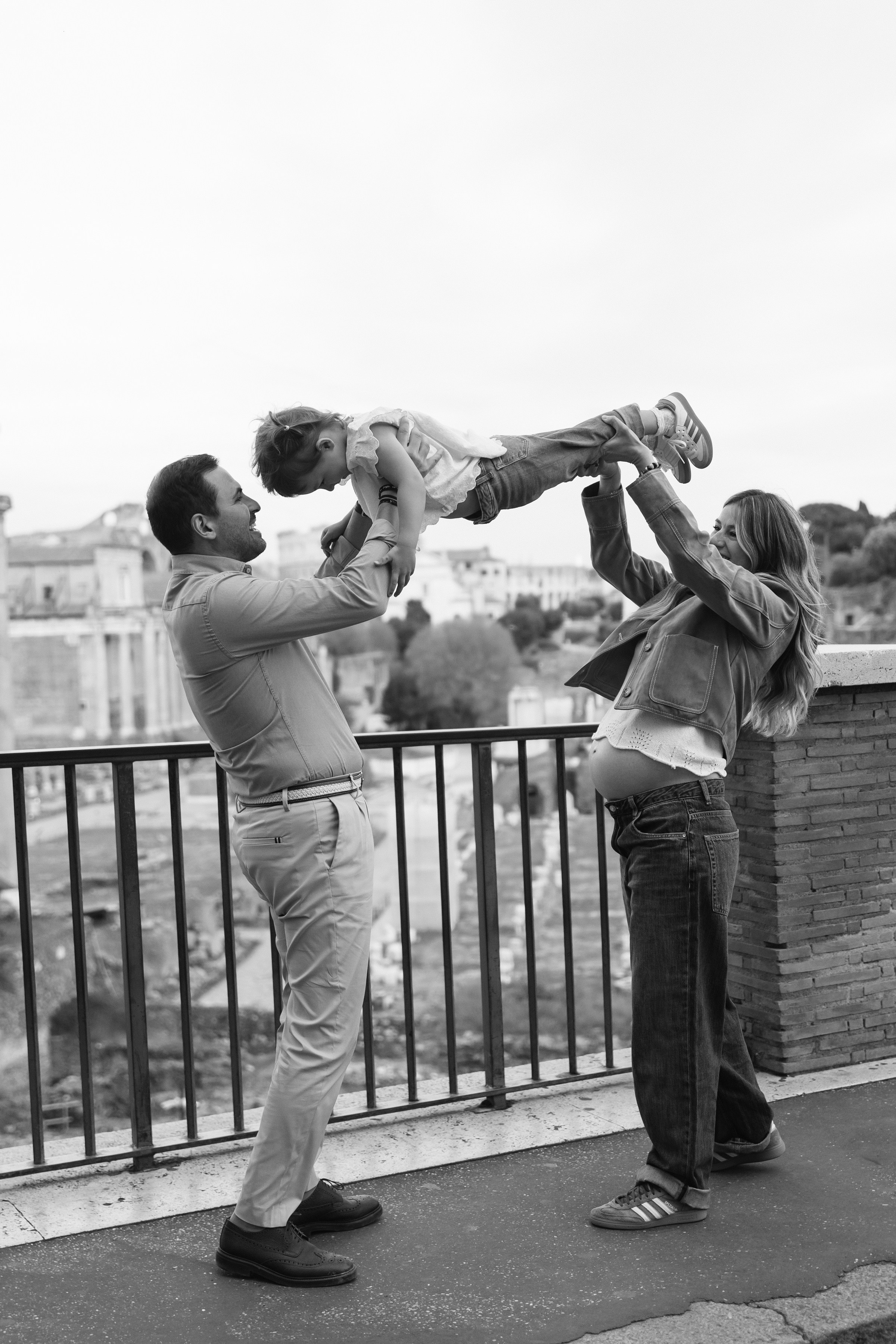 Famaly shooting in Rome. Wedding Photographer Rome Tuscany Como Sicily Puglia Amalfy Italy- Oksana Savenchuk