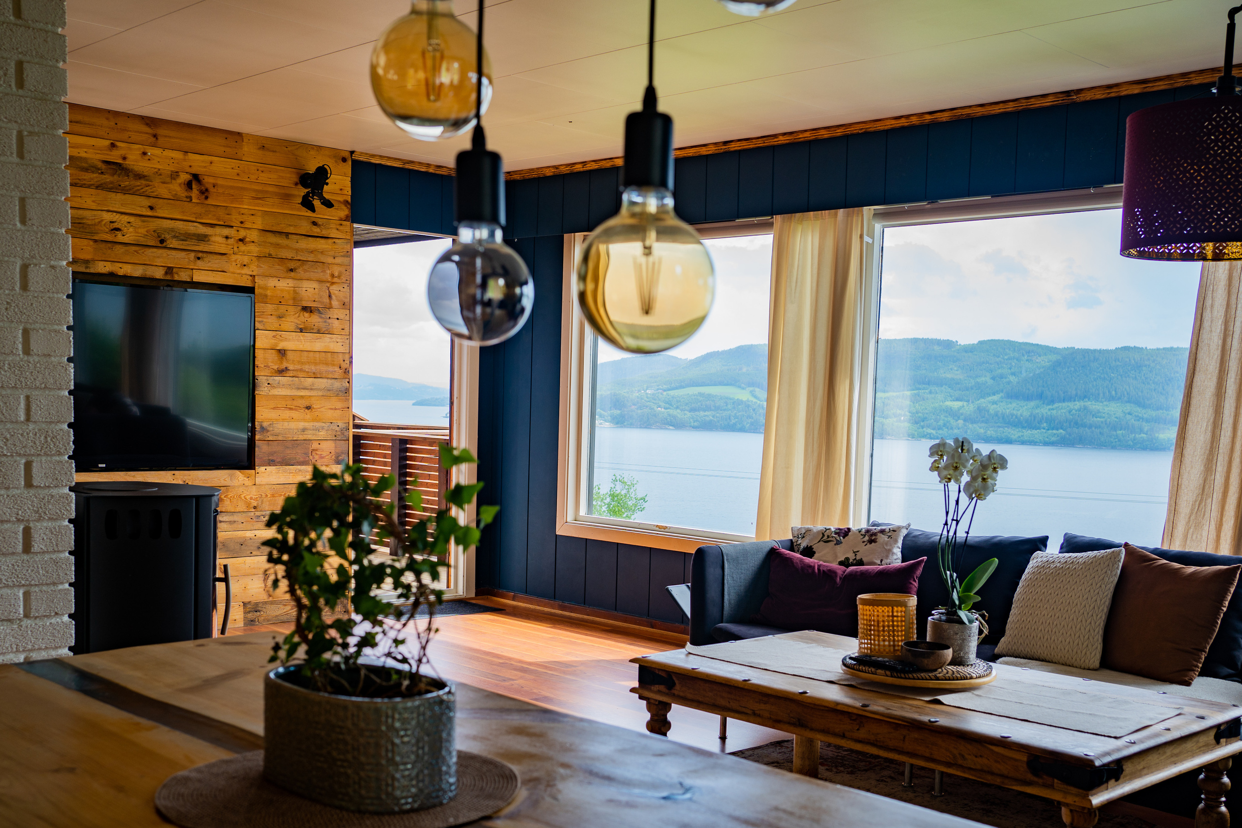 ÅSENVEGEN 35. Photographer and videographer in Norway and Slovakia Andrea Zemko