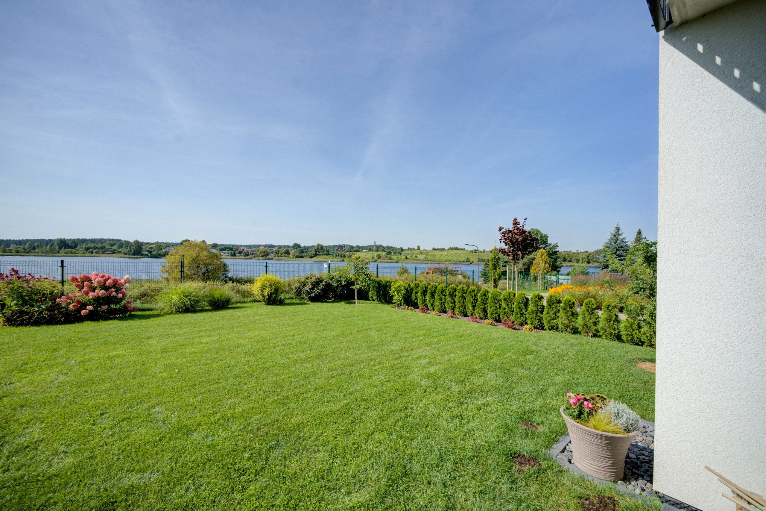 Gilužio g. 49, 2k. butas prie ežero. Elina Sapiega fotografė Vilniuje