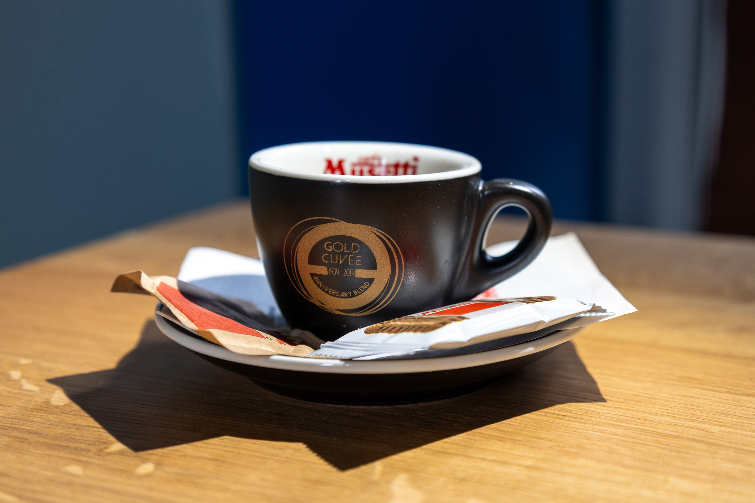 Cafenea “Monte Carlo” Buhuși. Fotograf. Lucrez cu oameni, produse și spații. Portret și fotografie creativă. Bacău, România. Lidia Savinoiu