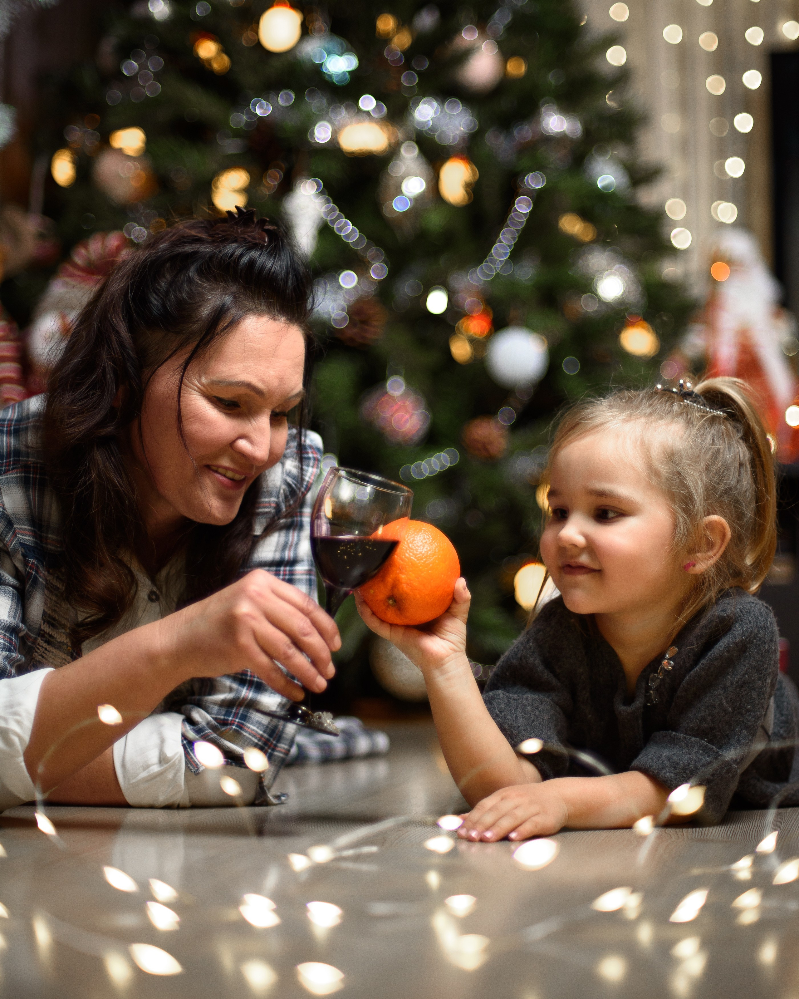 Бабушка и внучка: новогодняя фотосессия. Ваш фотограф в Ашхабаде Гамлет Осипов
