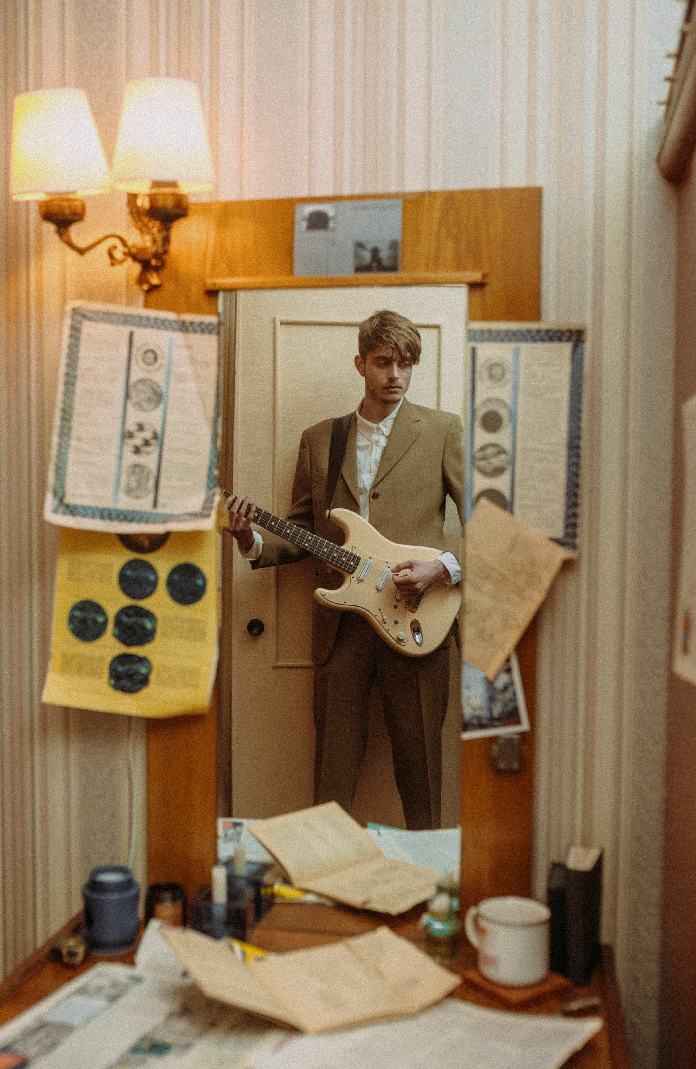 2025. Стрит-фотография, полная абсурда, идиотизма и красоты