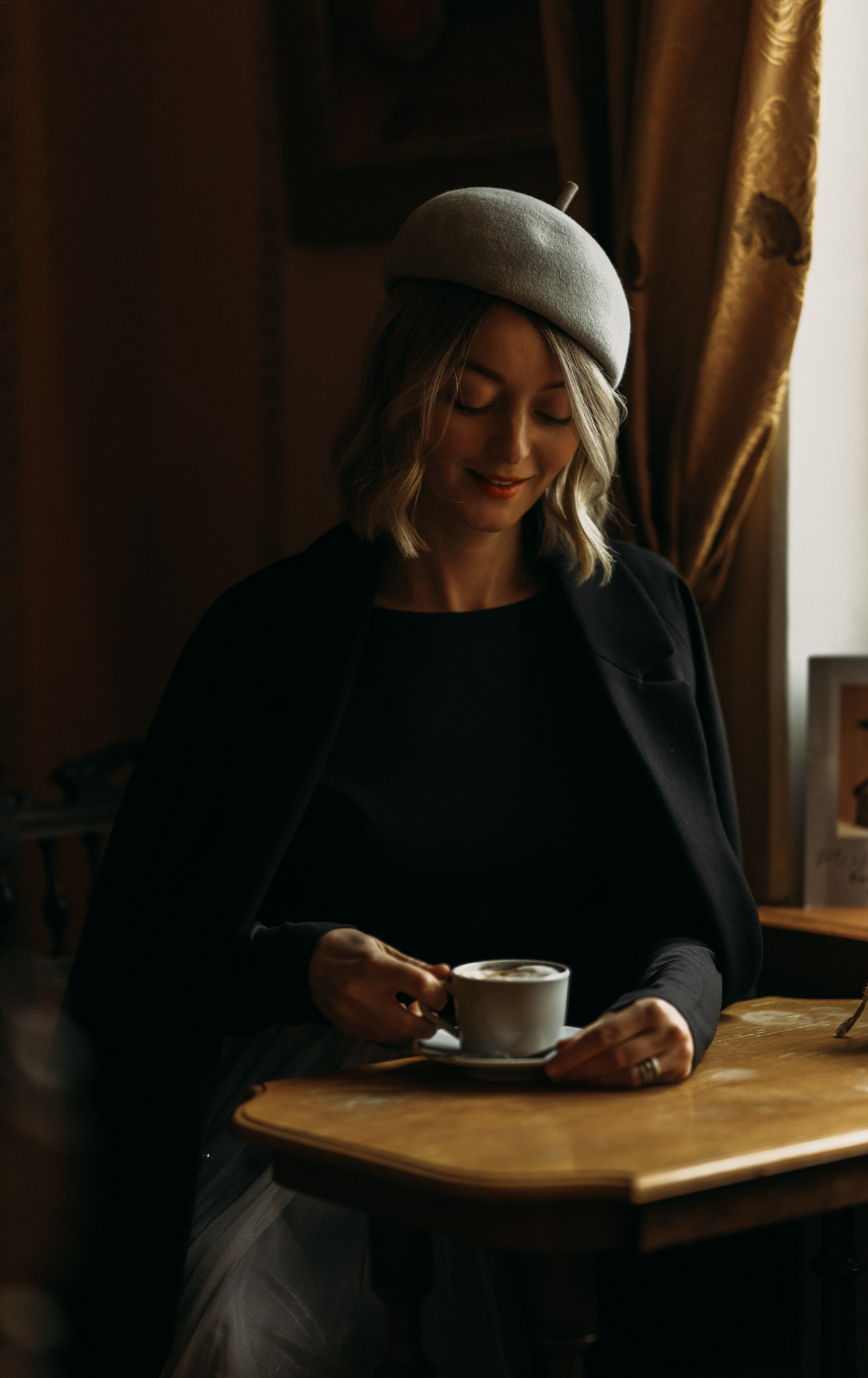 Woman phoshoot. Wedding and potrait photographer in Helsinki Vickan O