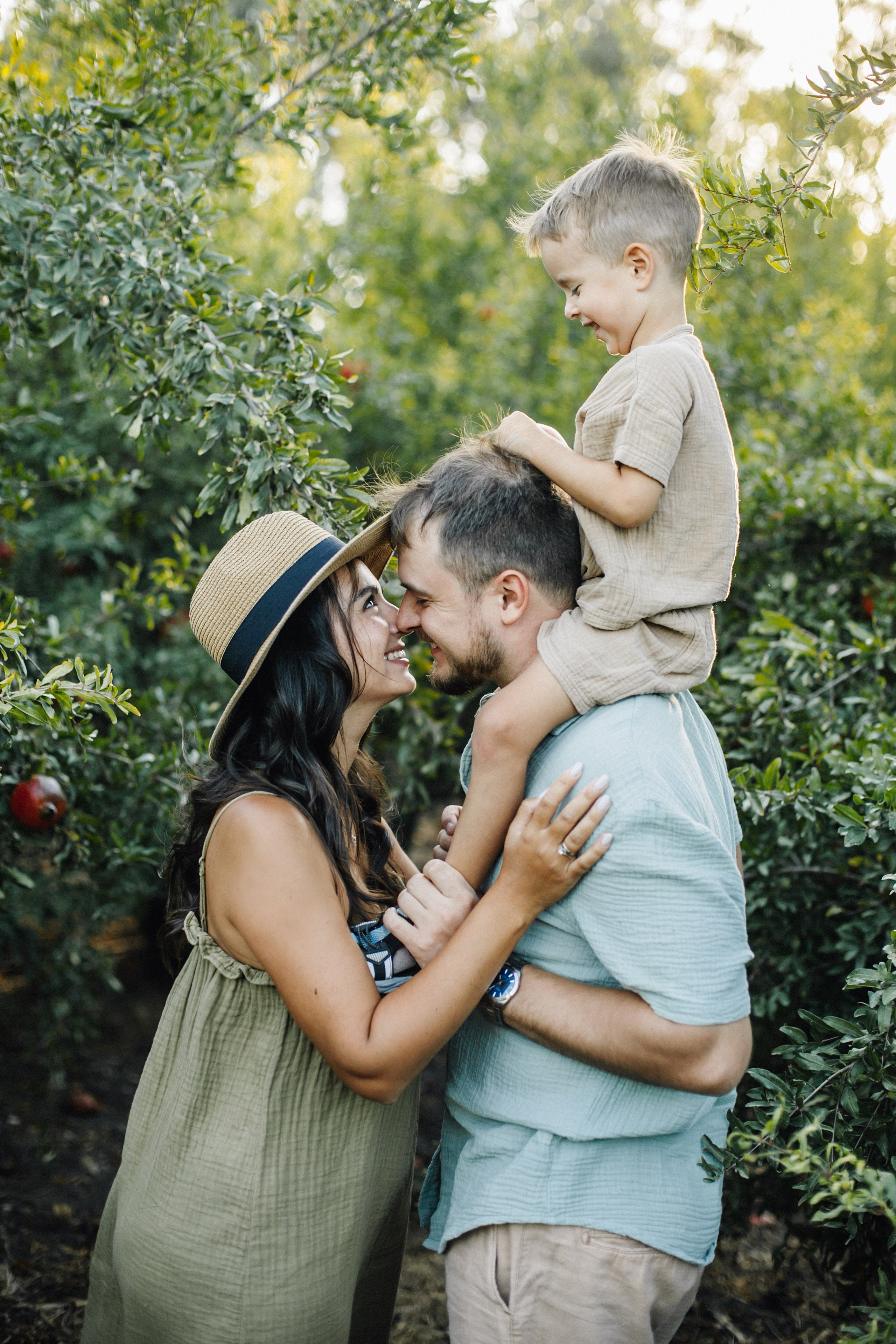 Binyamina garden. Family photographer in Israel