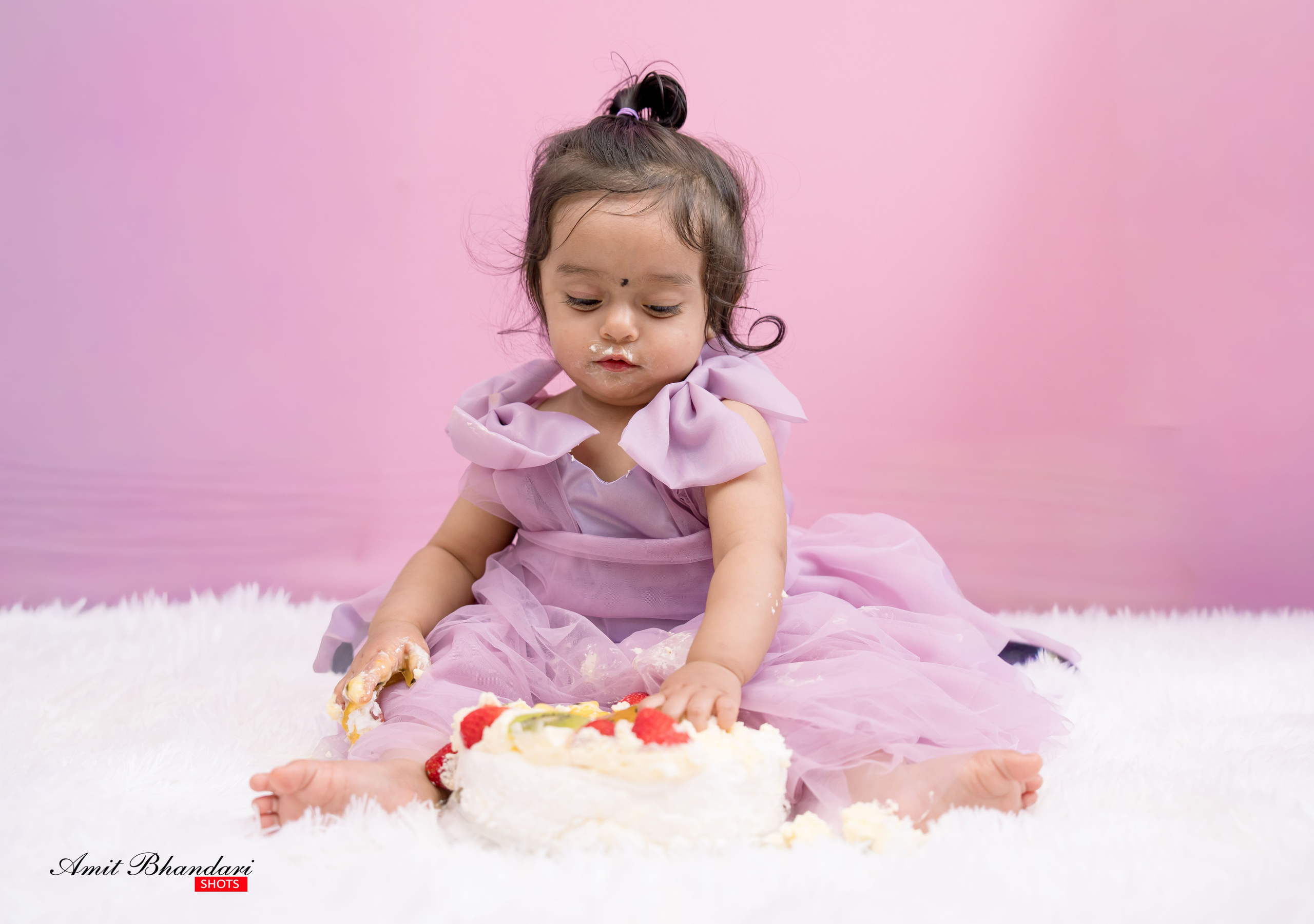 Yuhana’s Cake Smash Session. Freelance Photographer in Newcastle & Central Coast