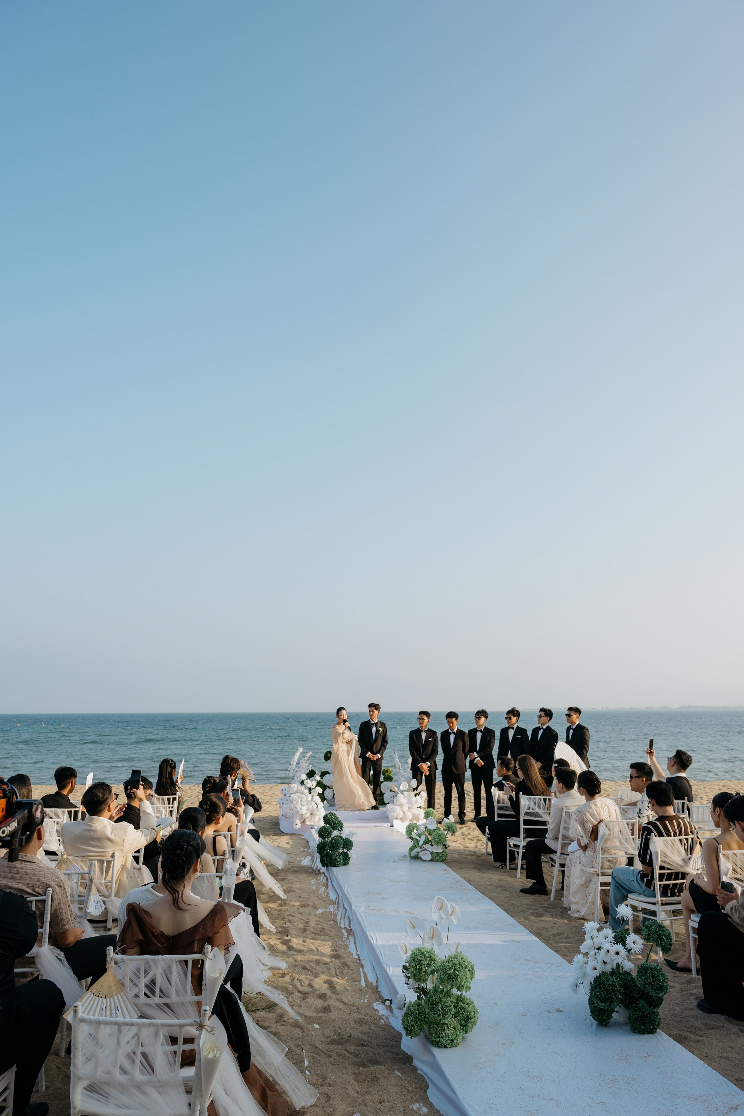 DIEU & THINH/Destination Wedding. Nhiếp ảnh gia đám cưới hàng đầu tại Thành Phố Hồ Chí Minh