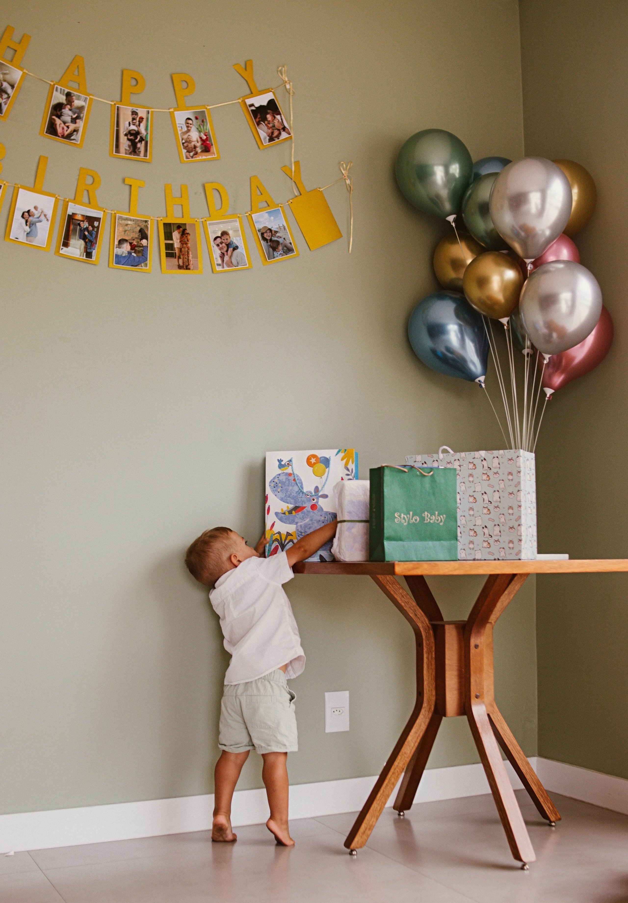 Aniversário do 1 ano. Fotógrafo de família e crianças
