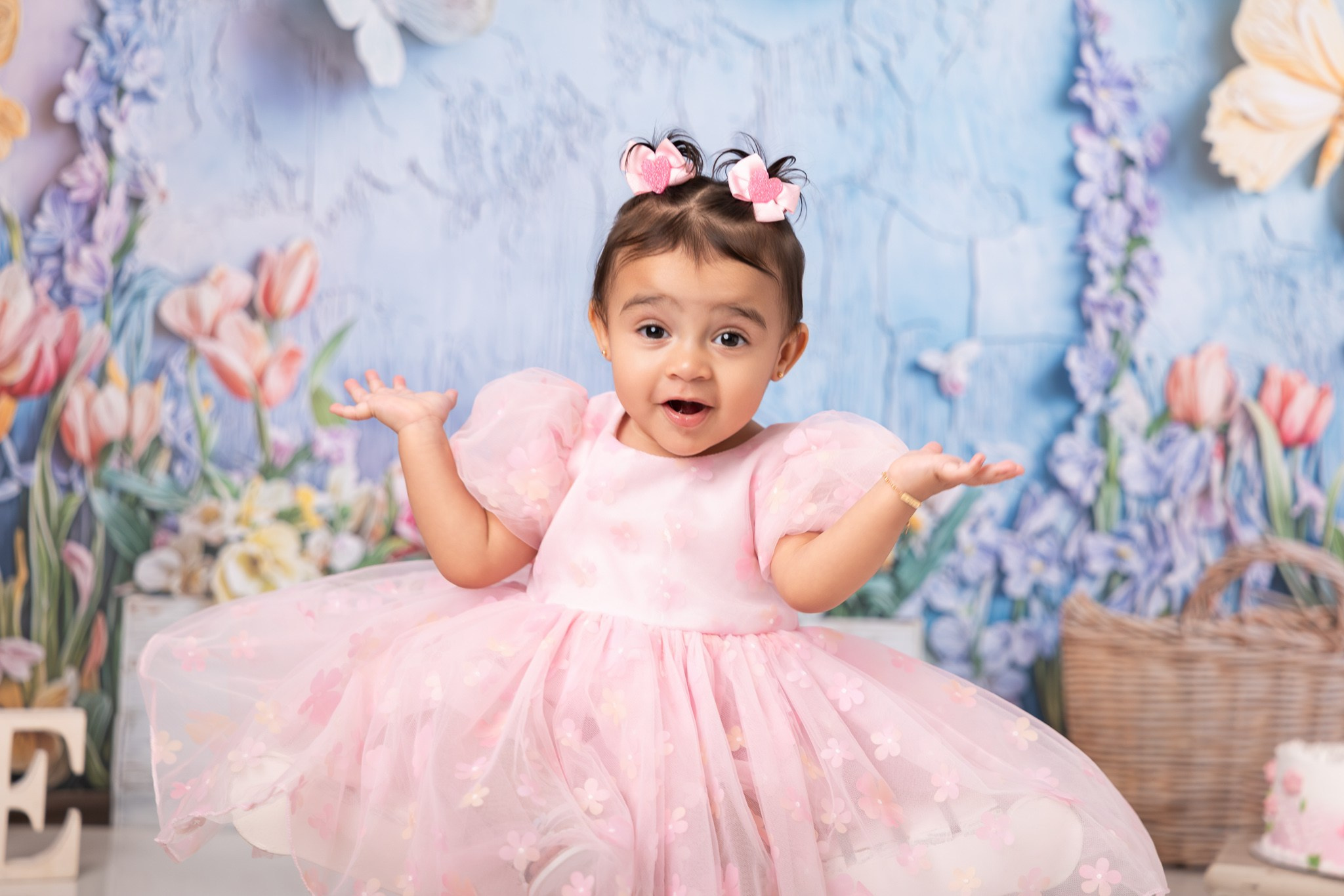 Ayla 1 year old. Professional family, maternity & newborn photographer in North Charleston, SC, creating timeless portraits