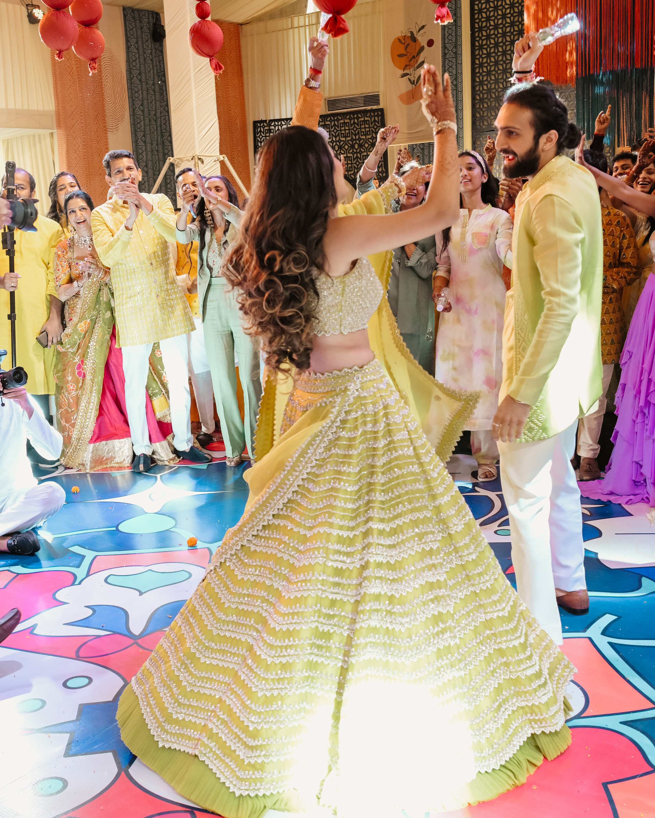 HALDI & MEHANDI. Wedding photographer Stalen Robert