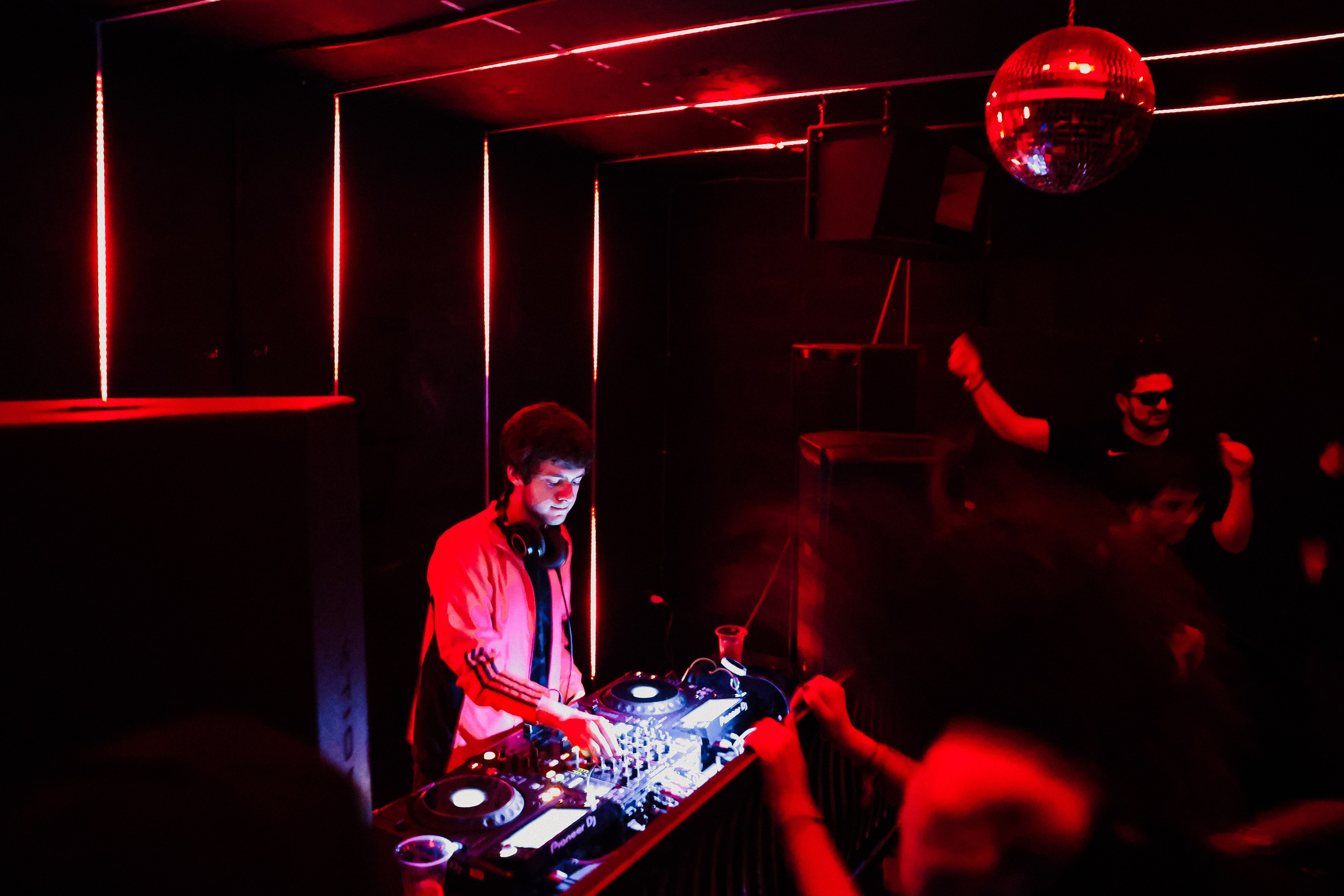 Event reportage (WHATISGOINGON x HOW). Asmikiam