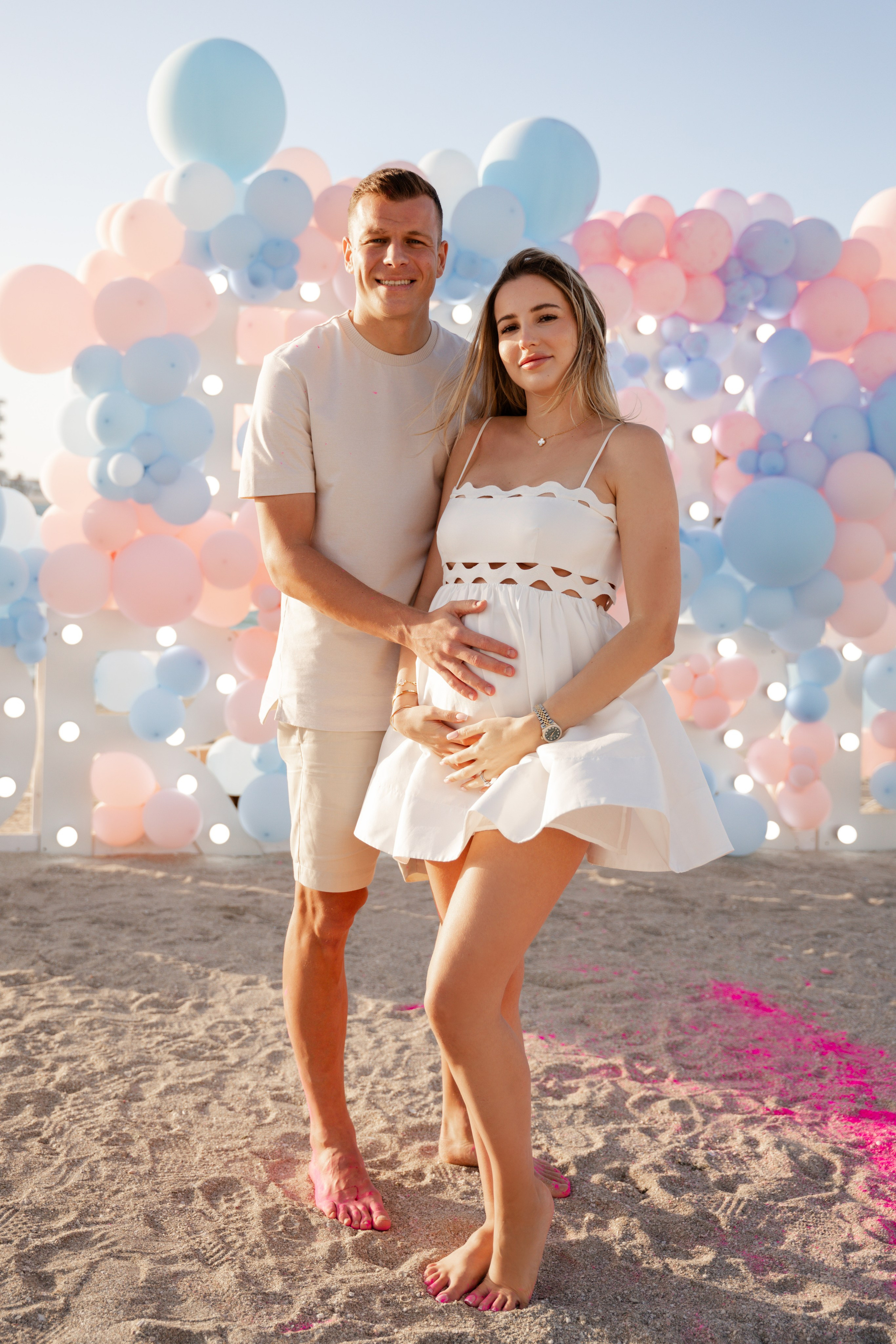 Creative gender reveal party. Angela Iakovleva — Family Photographer in Dubai