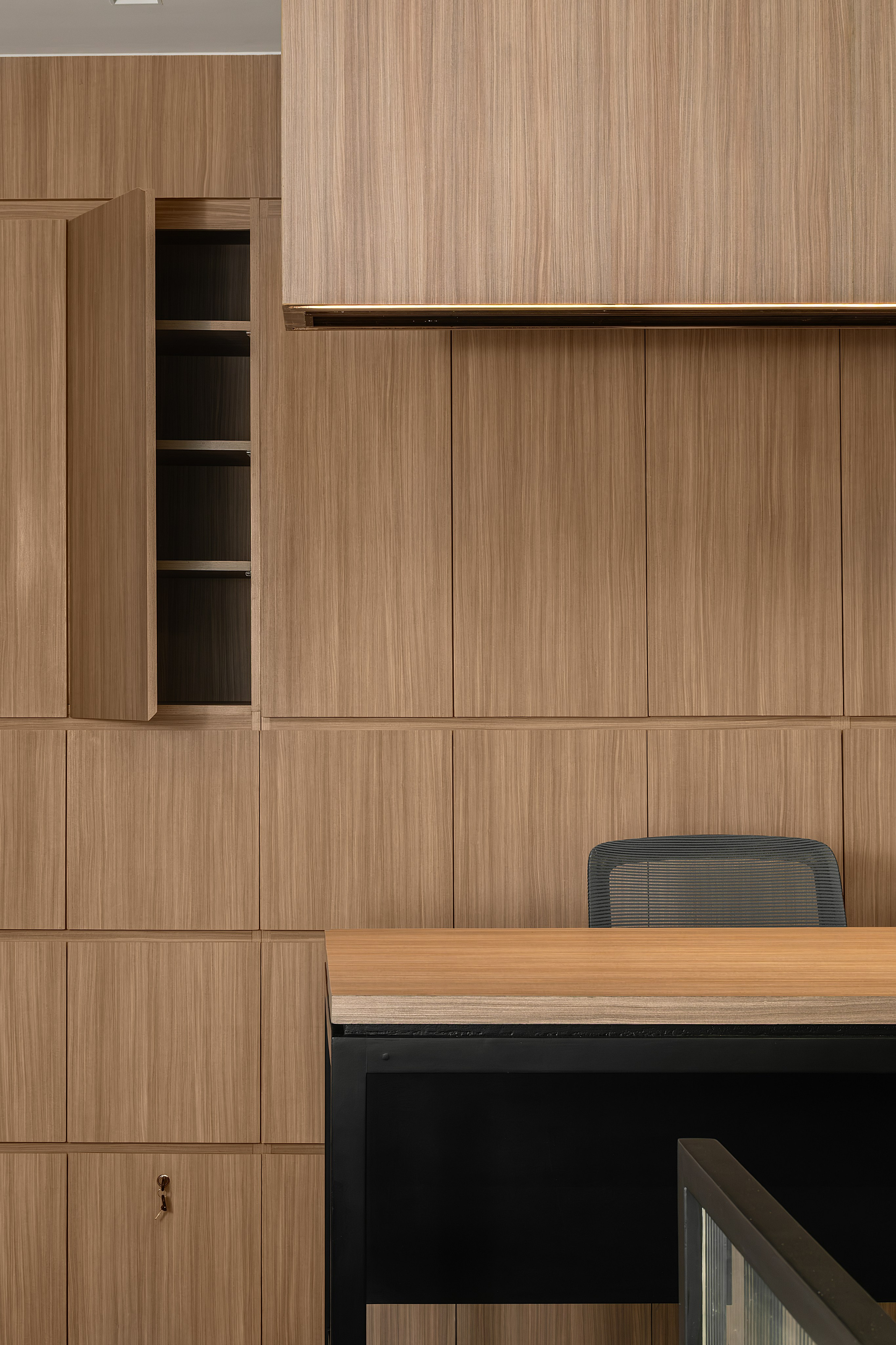 Office // Glaston Tower. Interior & Architectural Photographer Philippines | Argen Carlo Camaclang