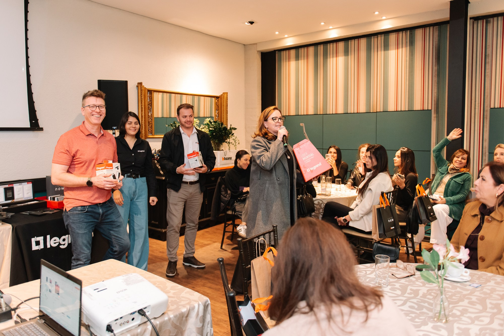 Café + Conteúdo | Casa Pinezi. 78 Imagens