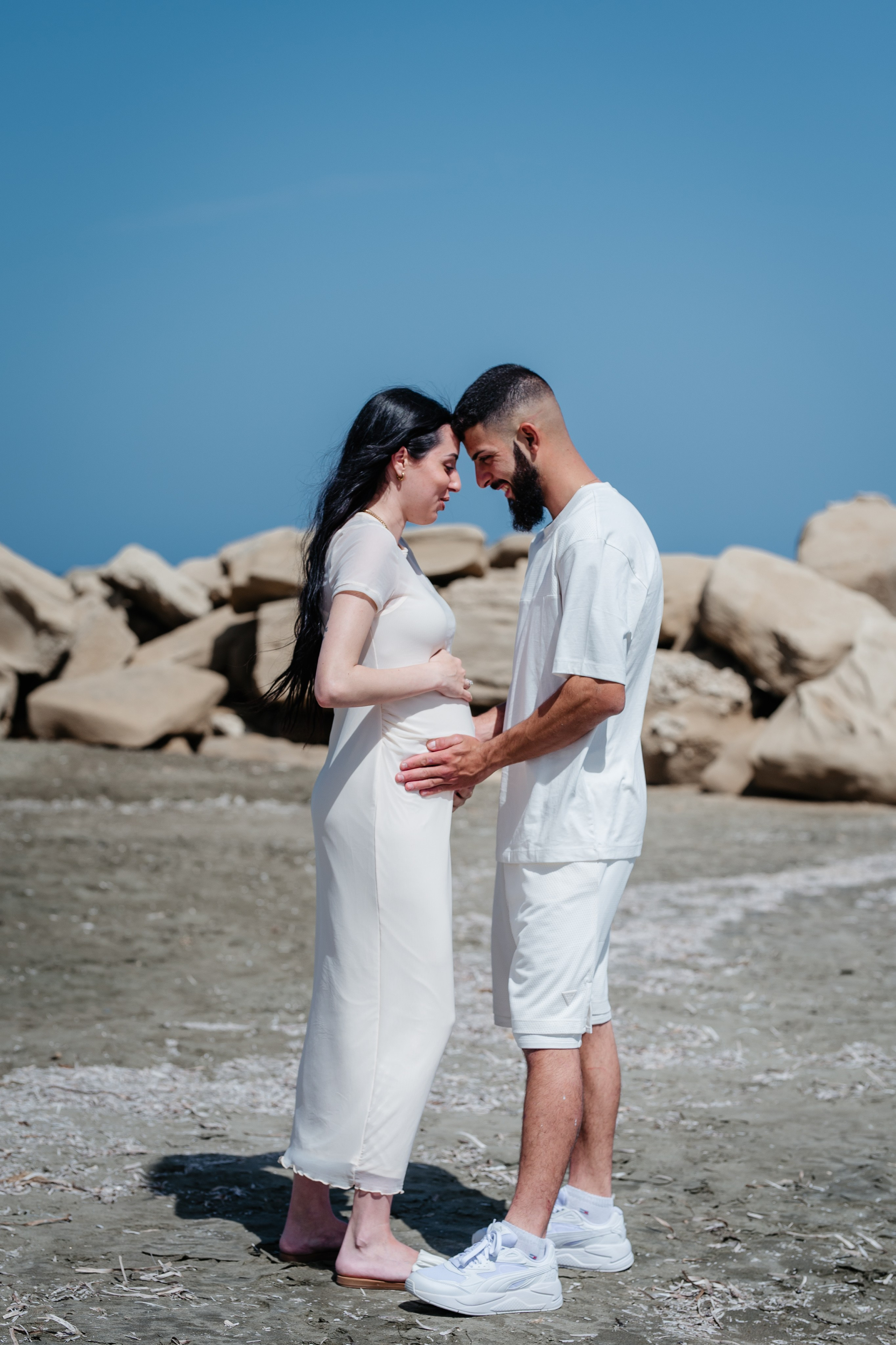 Maternity near the sea. AdrianOltean.wfolio.pro
