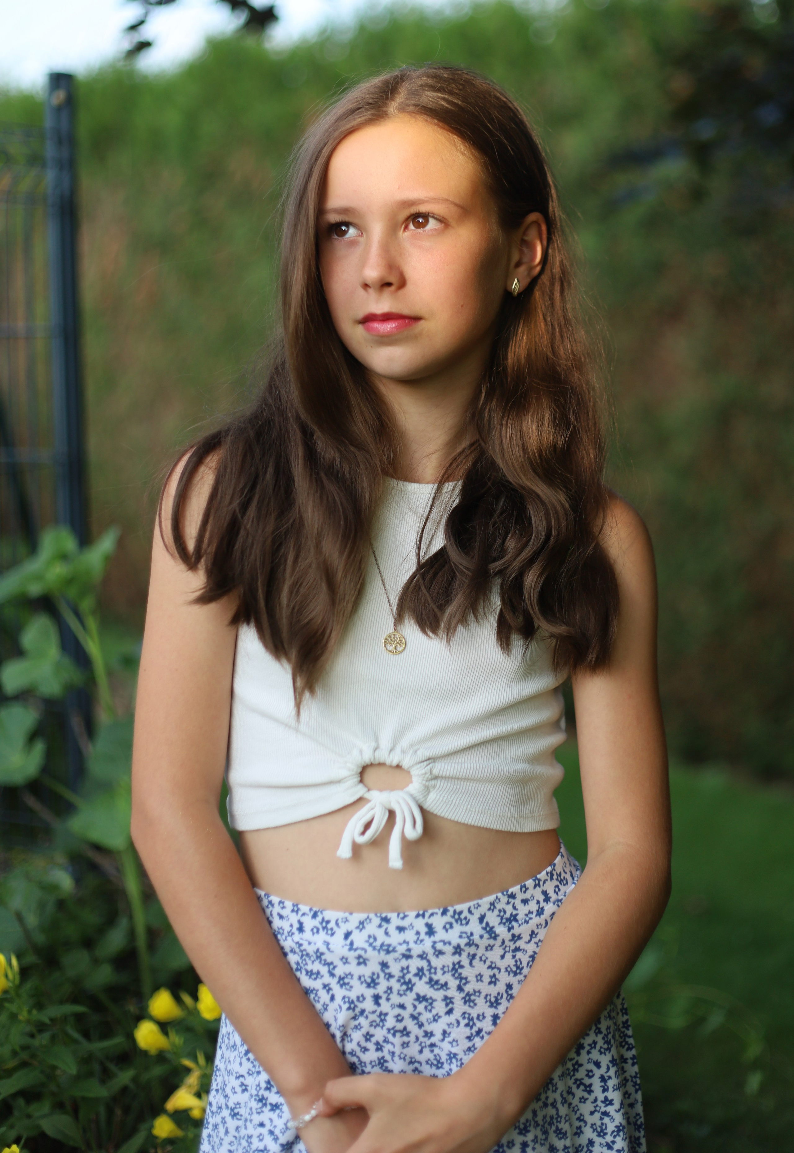 Enfance – séance photo portrait pour une petite fille. Photographe et graphiste Anastasiia LITVIN - Besançon, France