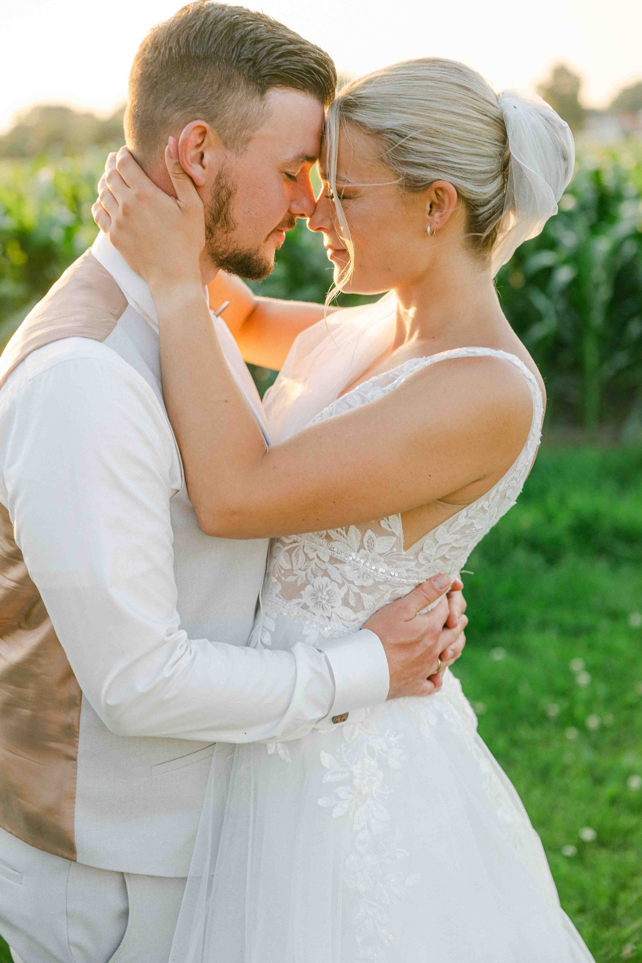 sonnenuntergang fotoshooting bei hochzeit im ak happiness 