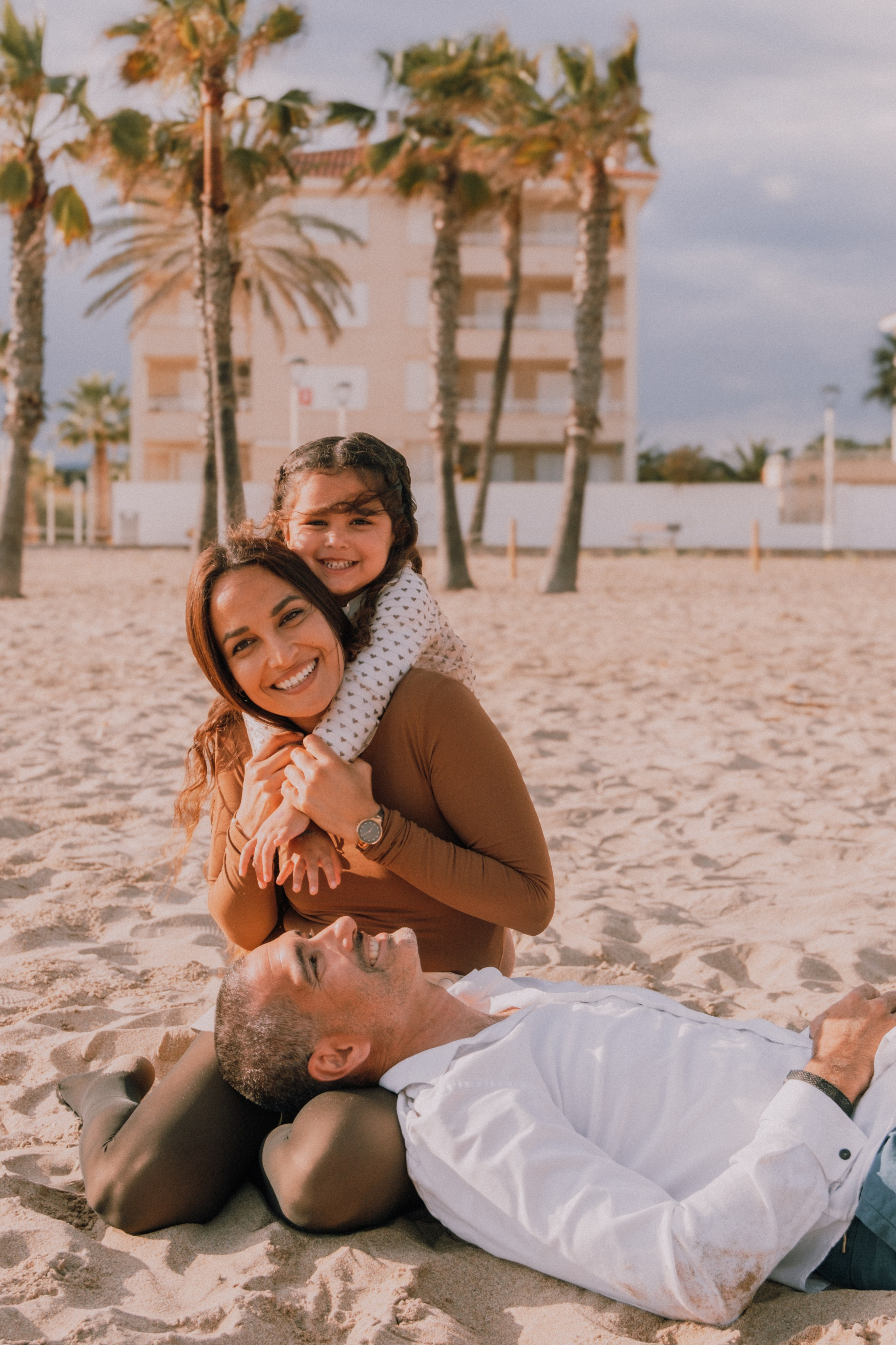 Sesión familiar en la playa. Fotografía profesional en Calafell - Elena Medvedeva