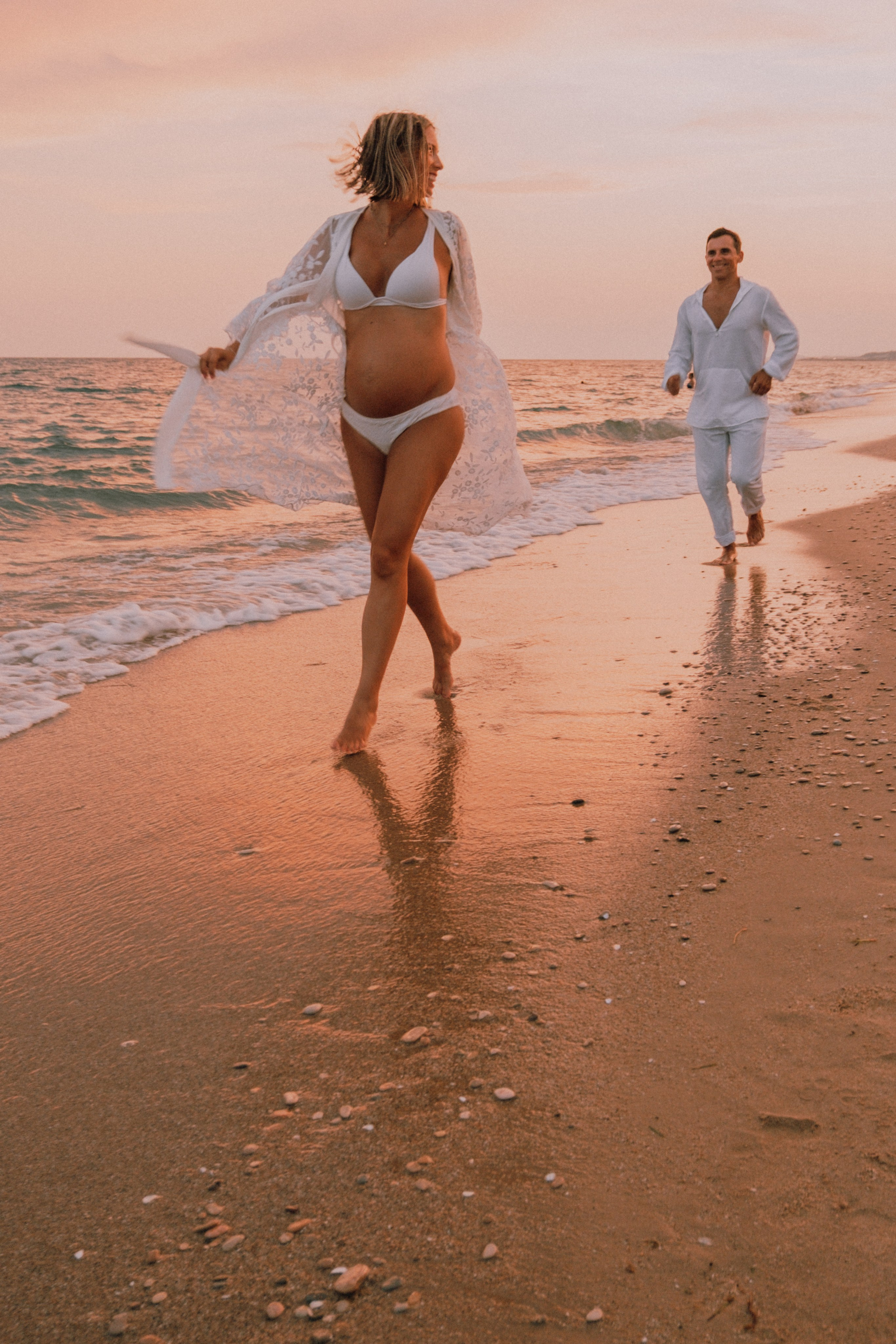 Sesión embarazo en la playa. Fotografía profesional en Calafell - Elena Medvedeva