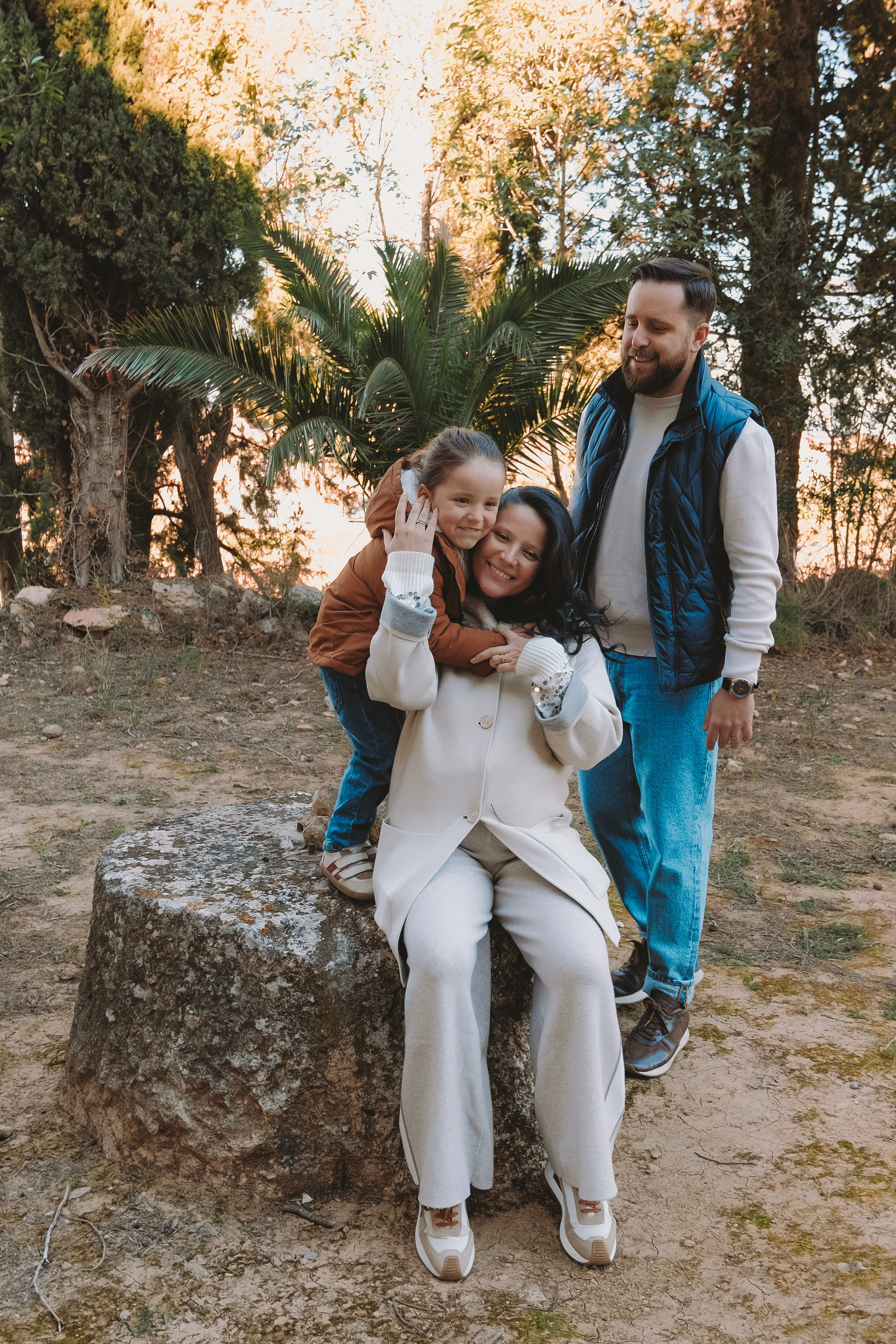 Sesión familiar embarazo. Fotografía profesional en Calafell - Elena Medvedeva