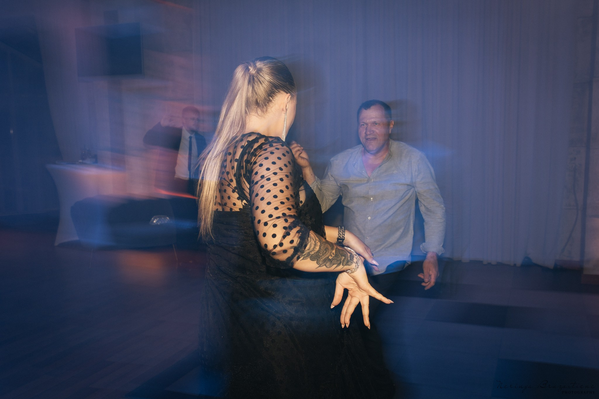 Vestuvinė fotosesija Kaune, Vienybės aikštėje, prie Lietuvos banko