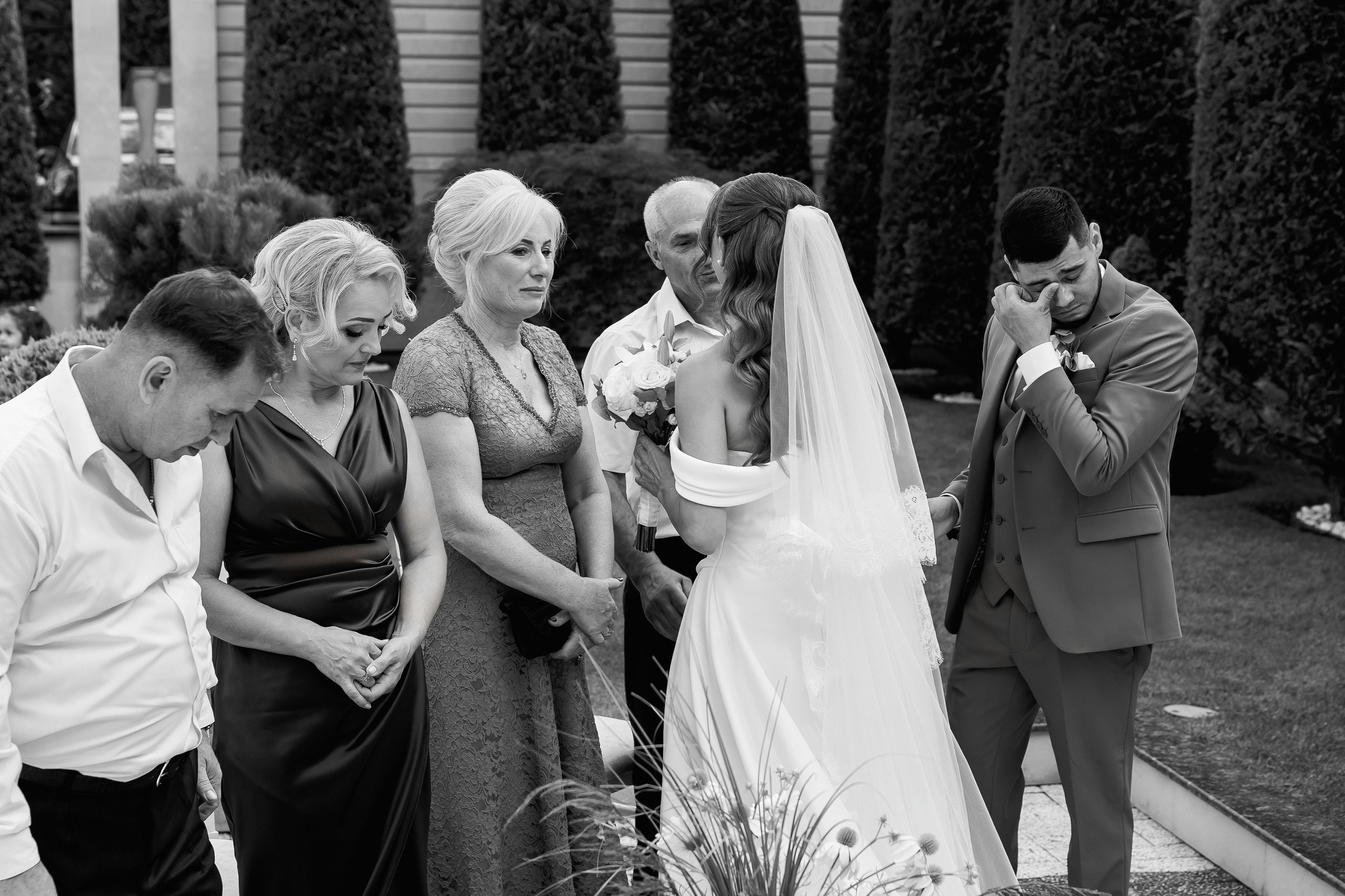 Eugen & Livia — Grand Elysee — Wedding Day. Servicii Foto și Video 067188353