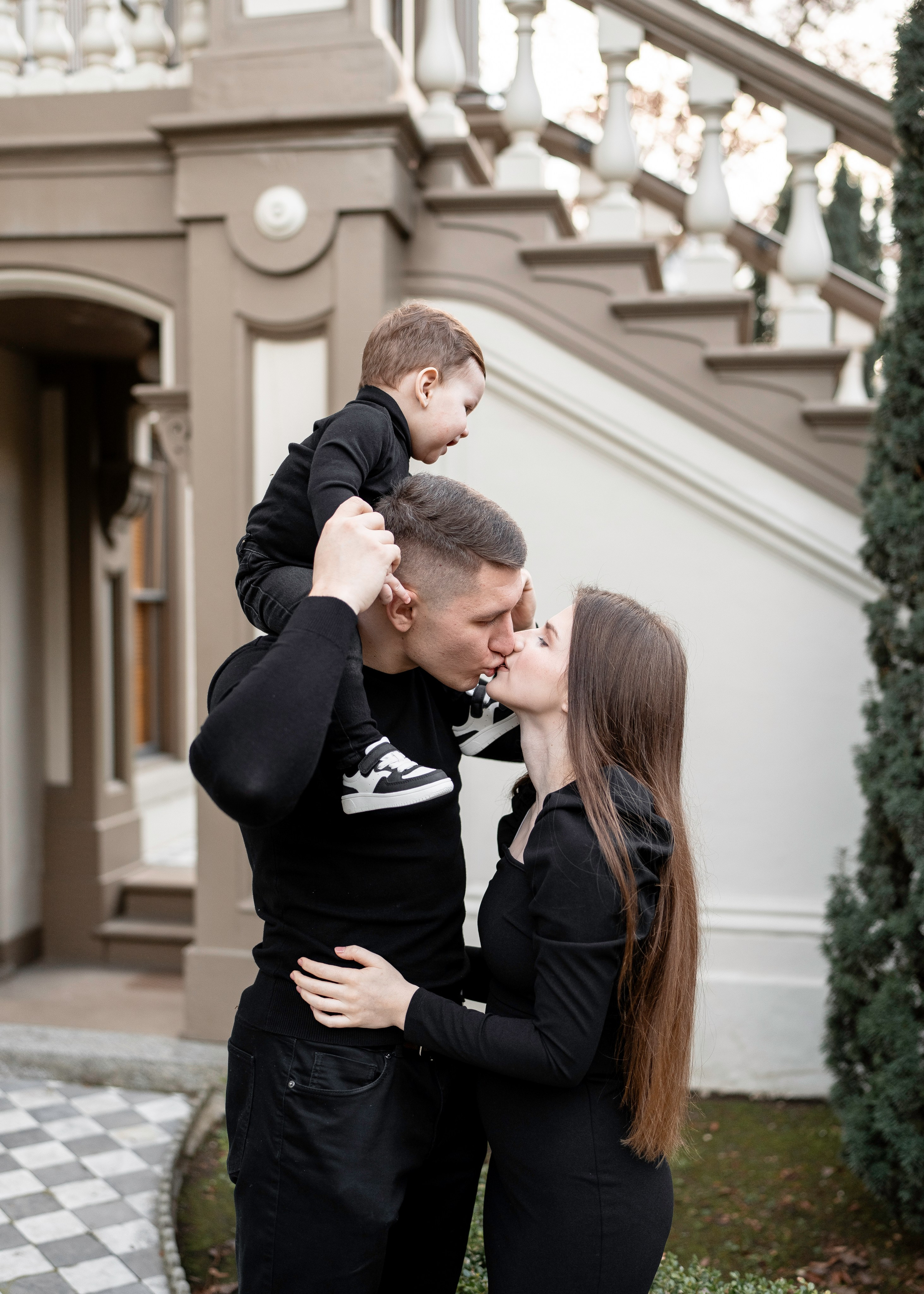 Artem, Nadia & Elisha. Family photographer in Sacramento | Sofia Pavenko