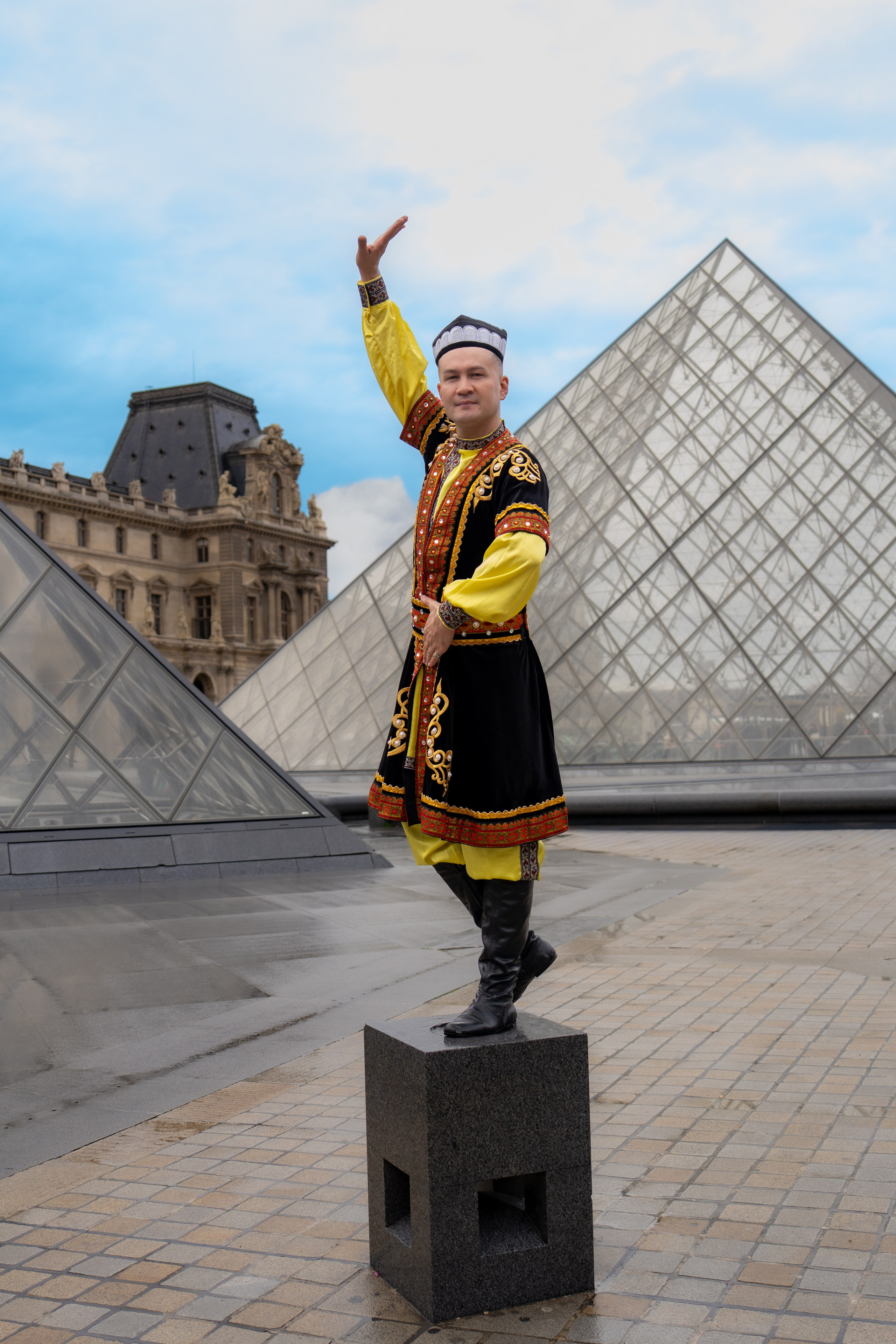 Echo of home. Nina — Fashion & Beauty Photographer in Paris | Portrait Photoshoots