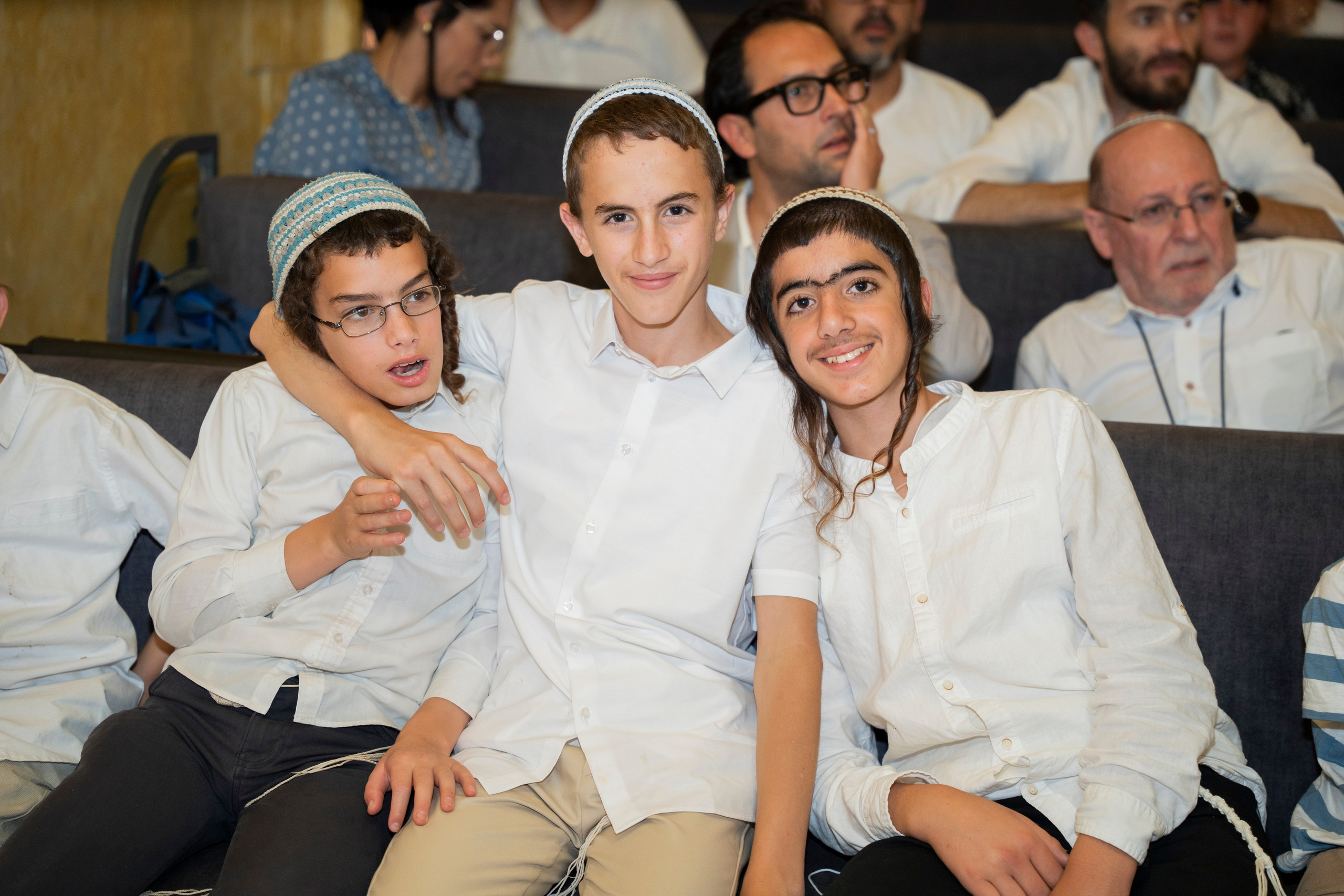 הנחת התפילין רפאל לוי. יוסף מזרחי צילום חתונה, ברית וזוגיות. צלם מקצועי שאוהב להוציא אתכם הכי יפים ברגעים הכי מרגשים