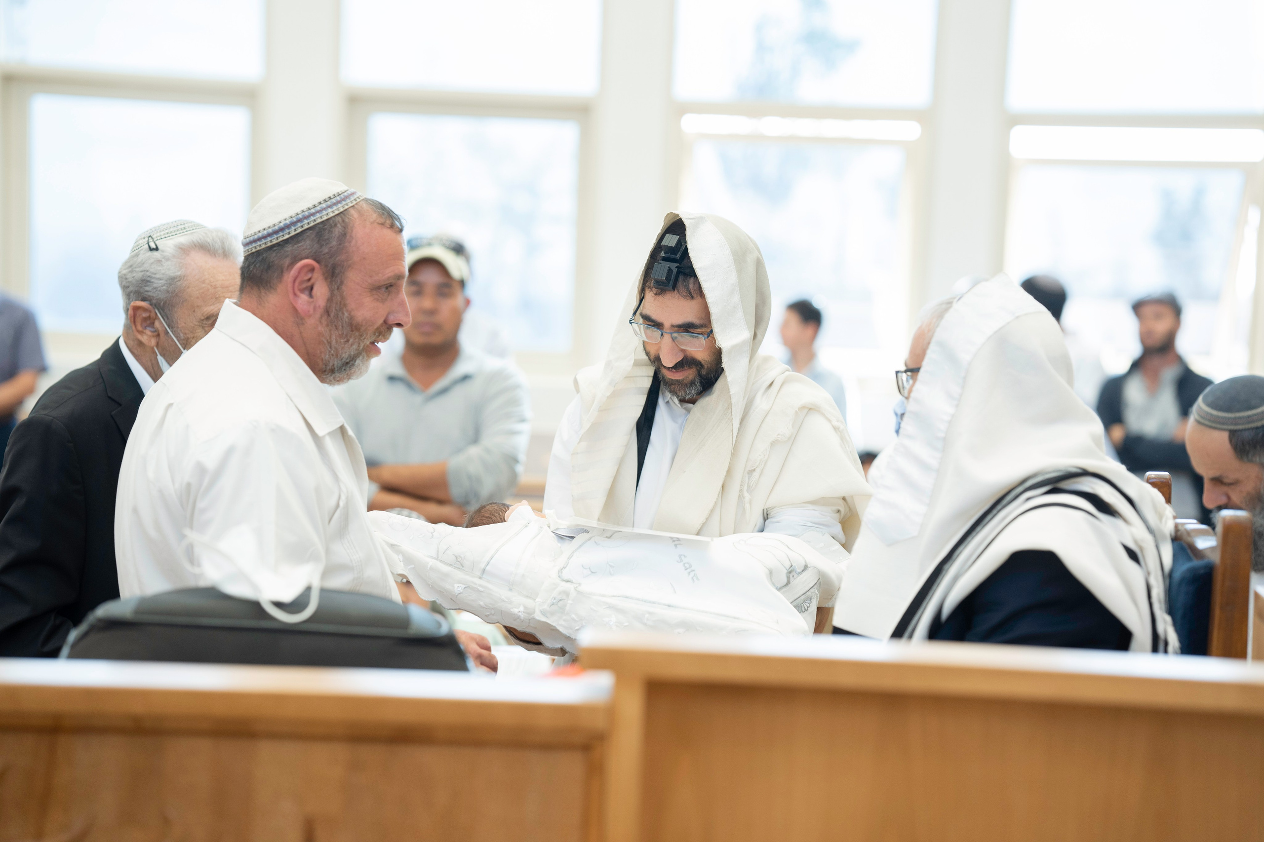 הברית של יוסף וחנה. יוסף מזרחי צילום חתונה, ברית וזוגיות. צלם מקצועי שאוהב להוציא אתכם הכי יפים ברגעים הכי מרגשים