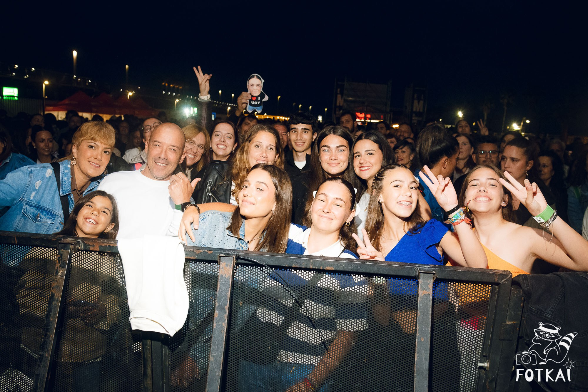 Marta Santos — Fotos del concierto en Alicante 2026: pop flamenco en El Muelle Live | FOTKAI