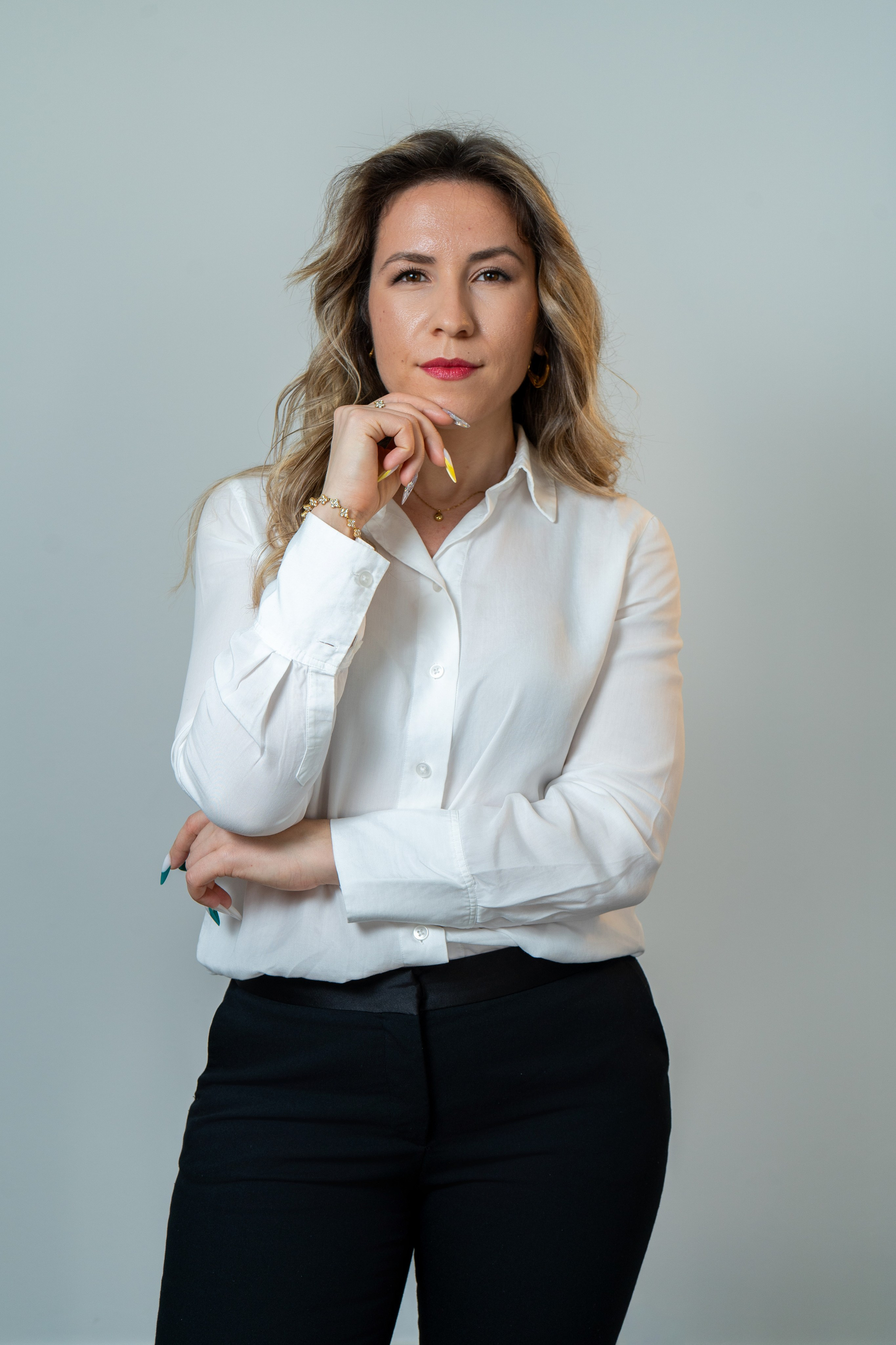 Nina Petrasco. Frames by Giovani Braga