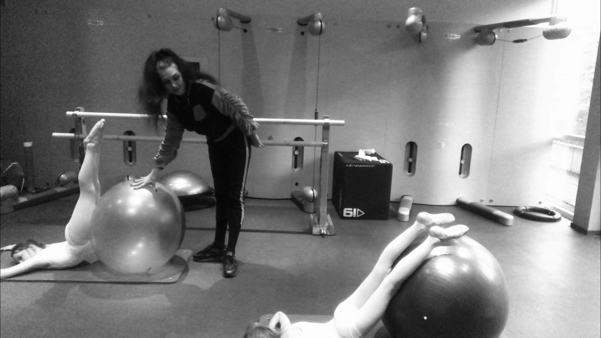 L'école des danses, Le maître de danse, professeur des danses, Les leçons le ballet classique, stretching,  danse orientale, danse classique, danse populaire, les fondements du ballet, la mise en scène du châssis pour la danse, leçons individuelles,  Школа танцев в Люксембурге, Преподаватель танцев, учитель танцев, Уроки классического балета, растяжки, восточного танца, классического танца, народного танца, основы балета, постановка корпуса для танца.