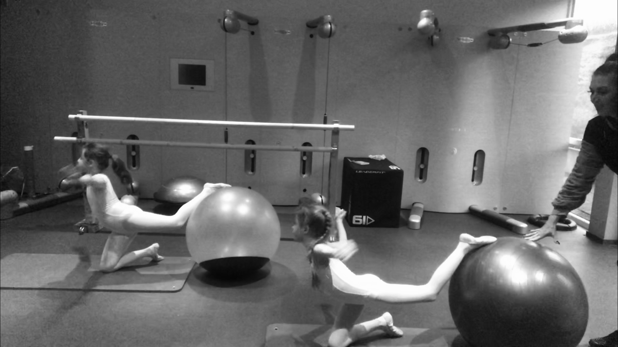 L'école des danses, Le maître de danse, professeur des danses, Les leçons le ballet classique, stretching,  danse orientale, danse classique, danse populaire, les fondements du ballet, la mise en scène du châssis pour la danse, leçons individuelles,  Школа танцев в Люксембурге, Преподаватель танцев, учитель танцев, Уроки классического балета, растяжки, восточного танца, классического танца, народного танца, основы балета, постановка корпуса для танца.