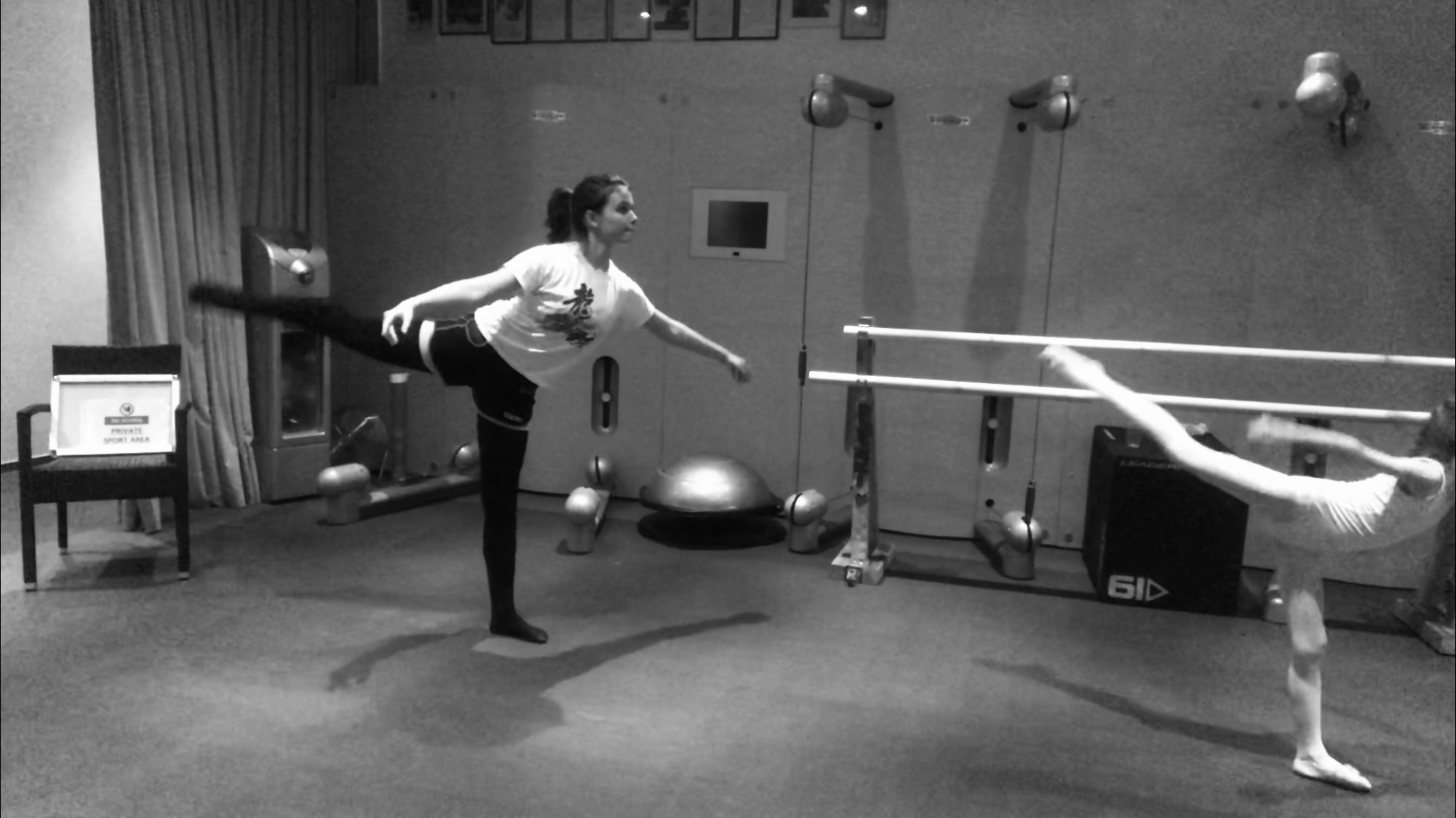 L'école des danses, Le maître de danse, professeur des danses, Les leçons le ballet classique, stretching,  danse orientale, danse classique, danse populaire, les fondements du ballet, la mise en scène du châssis pour la danse, leçons individuelles,  Школа танцев в Люксембурге, Преподаватель танцев, учитель танцев, Уроки классического балета, растяжки, восточного танца, классического танца, народного танца, основы балета, постановка корпуса для танца.