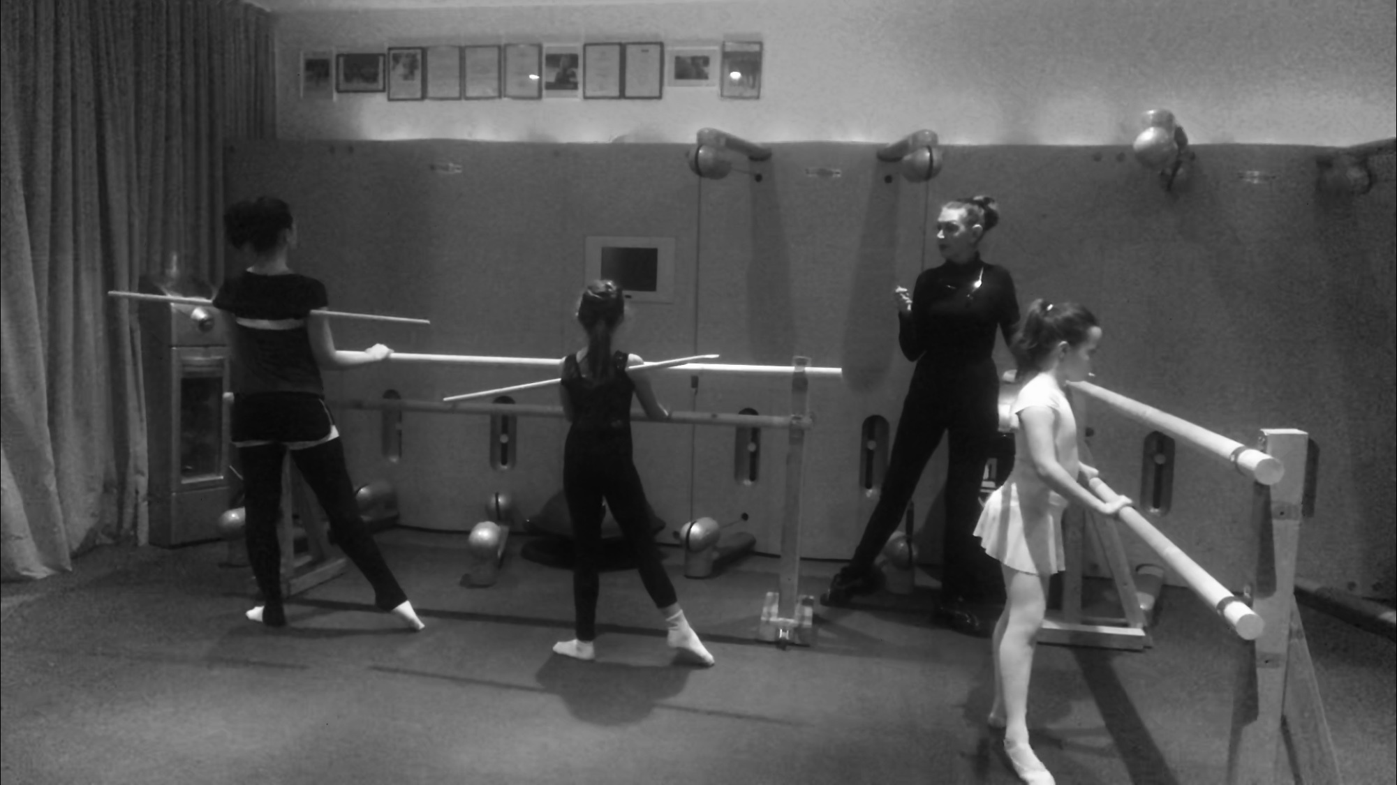 Преподаватель танцев, учитель танцев, Уроки классического балета, растяжки, восточного танца, классического танца, народного танца, основы балета, постановка корпуса для танца, индивидуальные занятия, растяжка, стретчинг, Люксембург