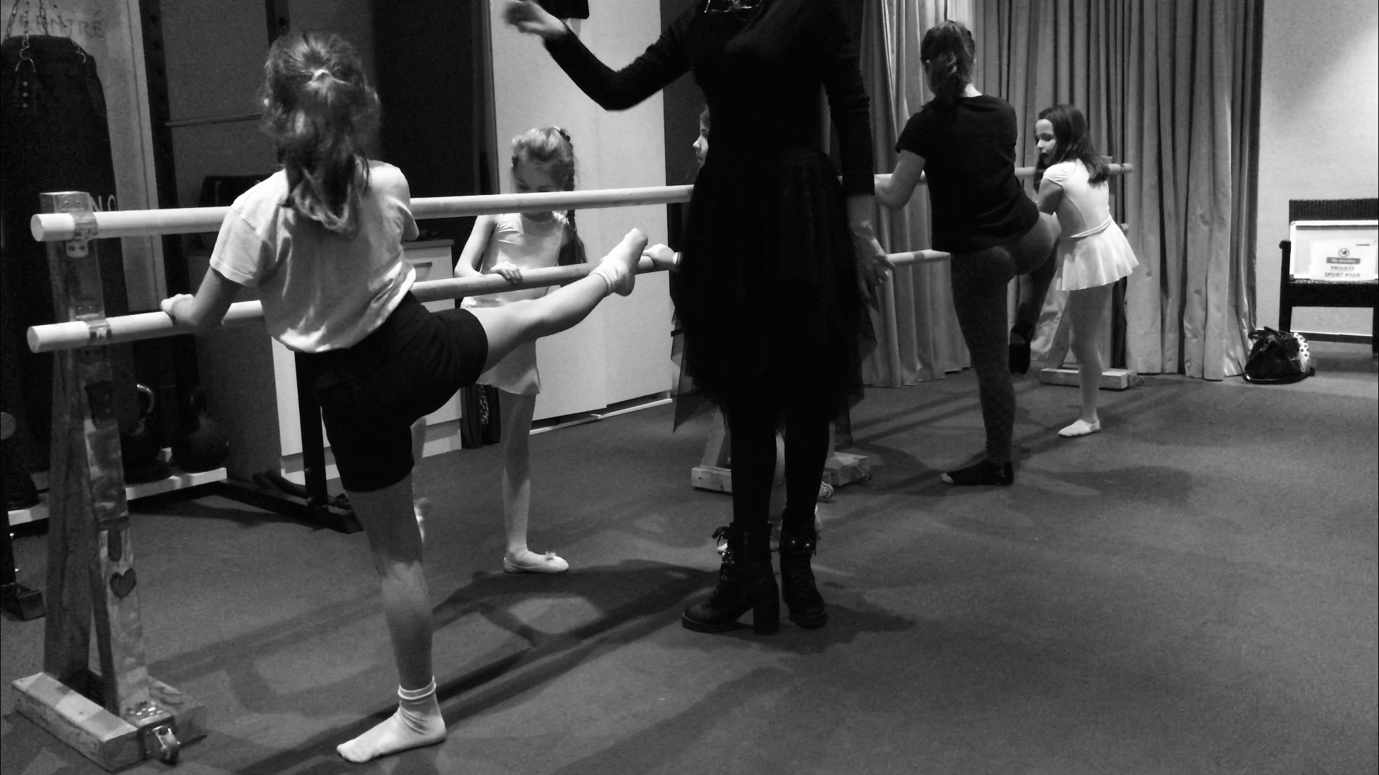 Преподаватель хореографии в Люксембурге, индивидуальные занятия по кла. Милок и Кирок это позитивные и реальные персоны из Люксембурга, много