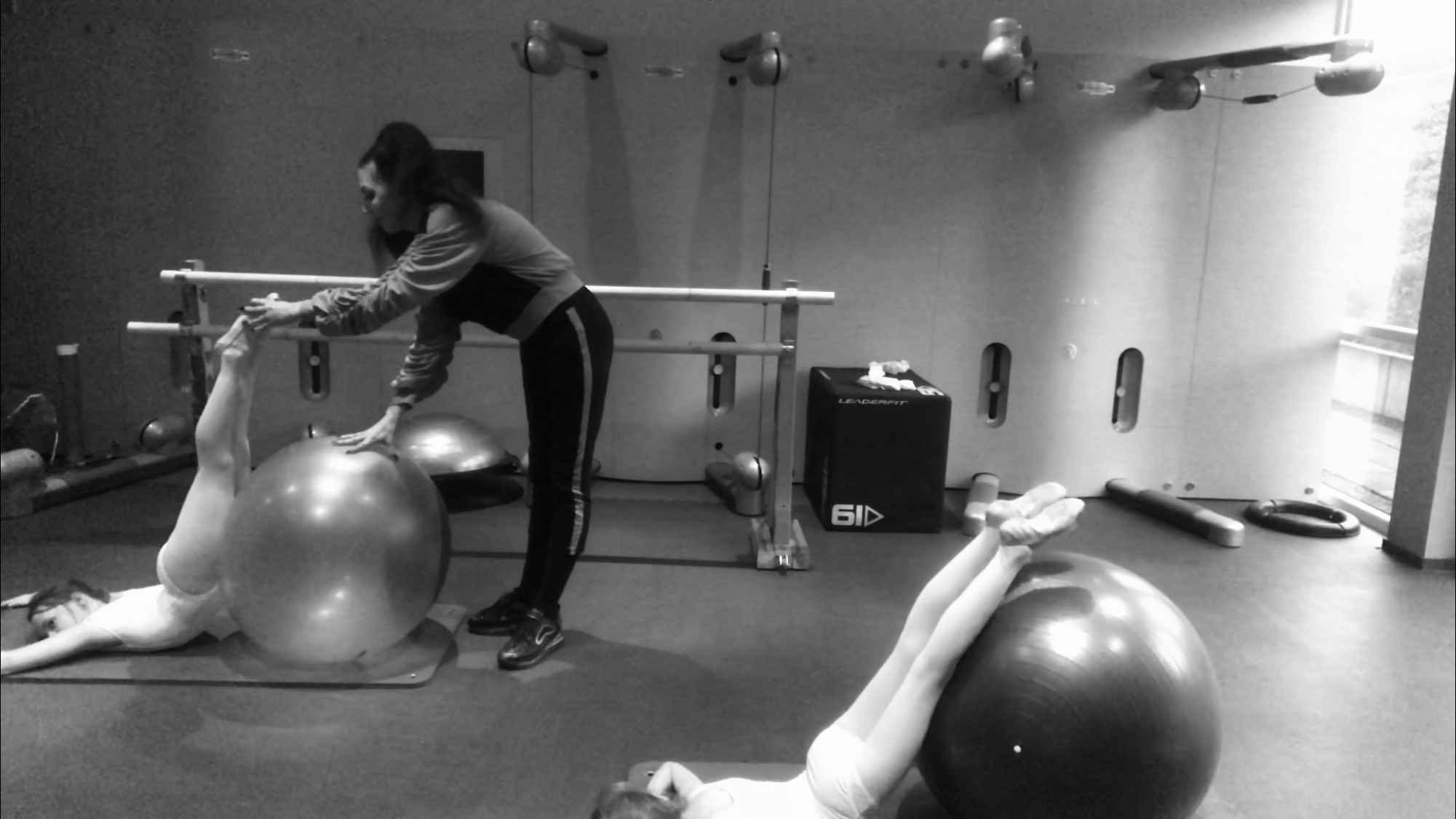 L'école des danses, Le maître de danse, professeur des danses, Les leçons le ballet classique, stretching,  danse orientale, danse classique, danse populaire, les fondements du ballet, la mise en scène du châssis pour la danse, leçons individuelles,  Школа танцев в Люксембурге, Преподаватель танцев, учитель танцев, Уроки классического балета, растяжки, восточного танца, классического танца, народного танца, основы балета, постановка корпуса для танца.