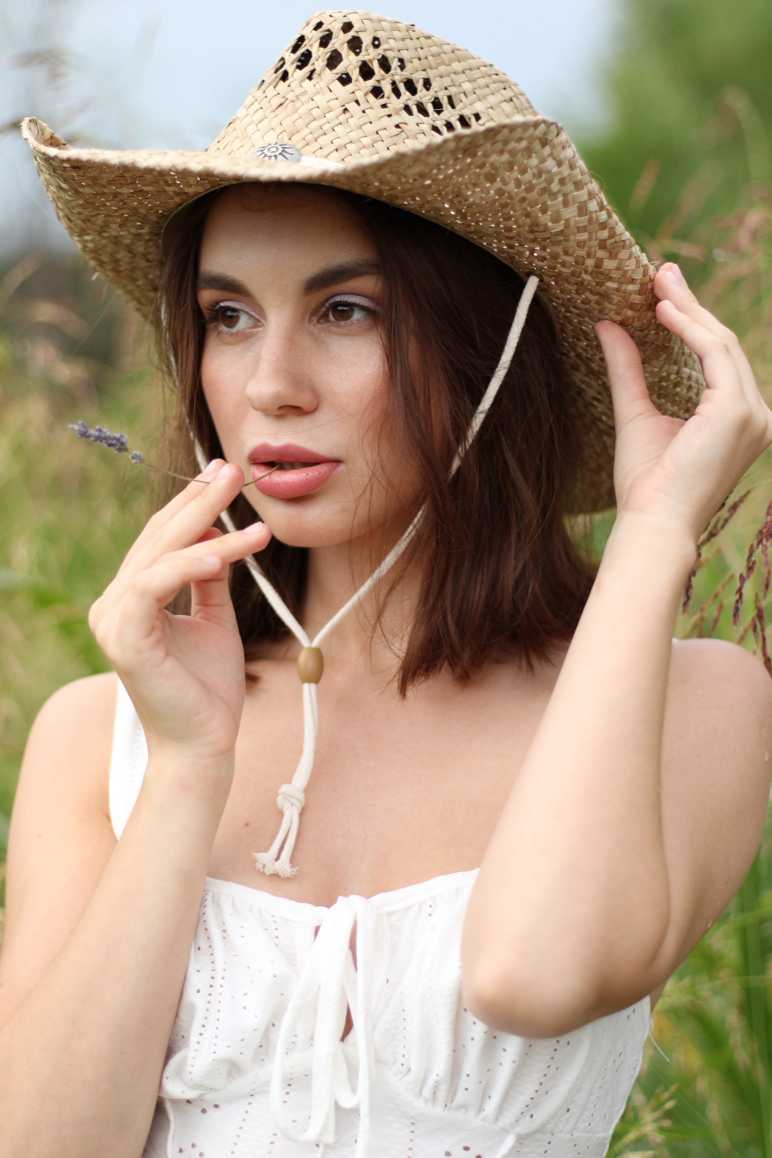 Countryside cowgirl-style portrait photoshoot. Lana Petrychenko — Portrait & Family Photographer. Valencia, Spain