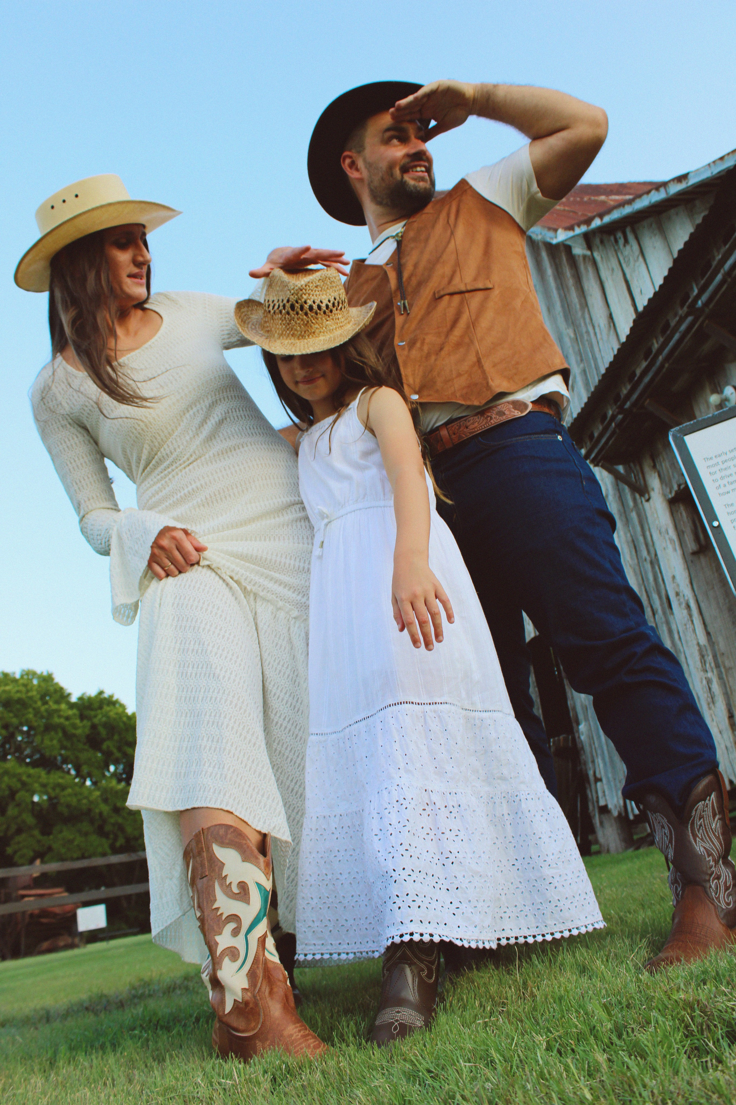 Texas Countryside Family Photoshoot in Cowboy Style. Lana Petrychenko — Portrait & Family Photographer. Valencia, Spain