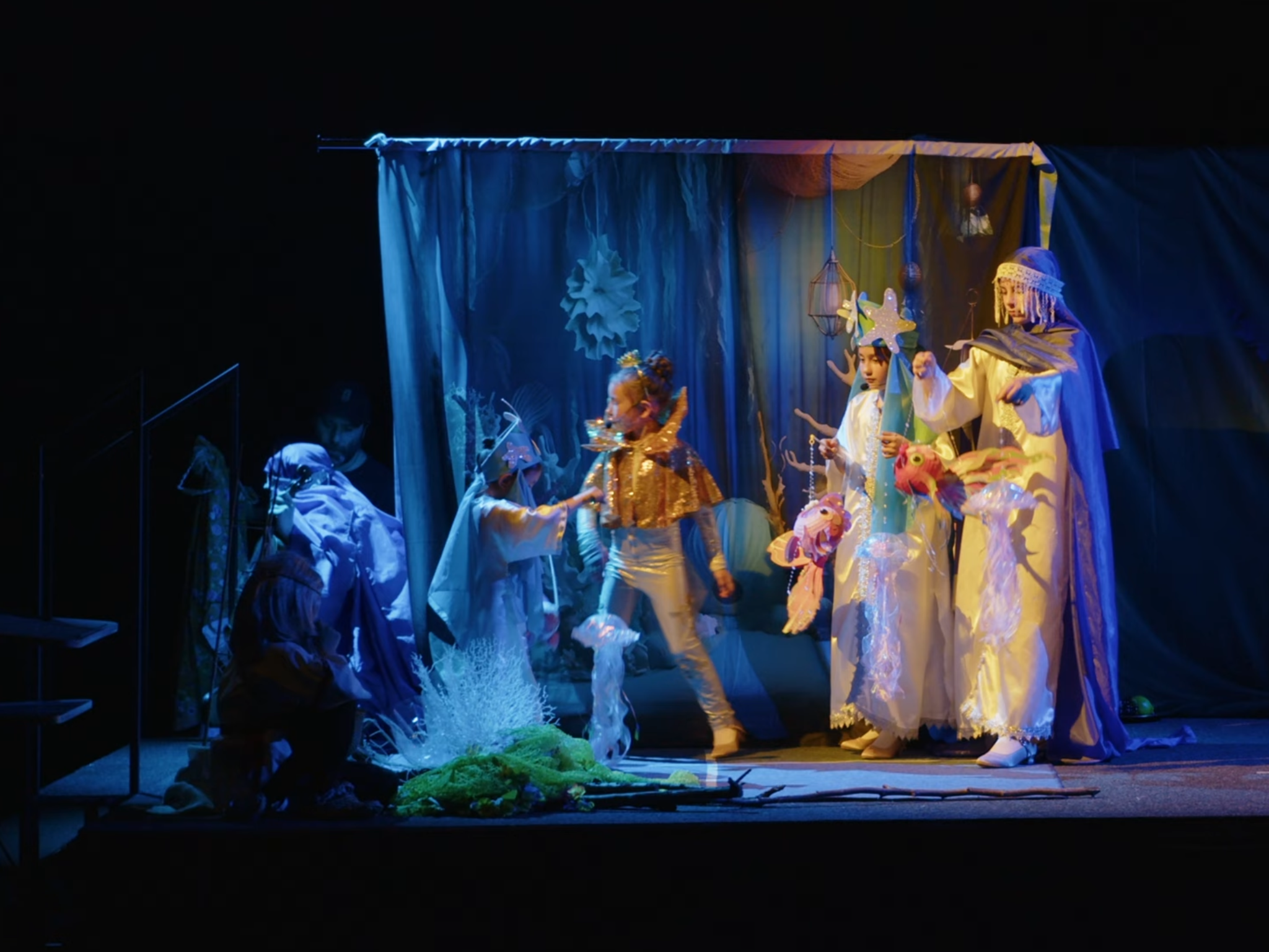Théâtre «Universal». Mannequins, design, decoration, handmade, photographe…
