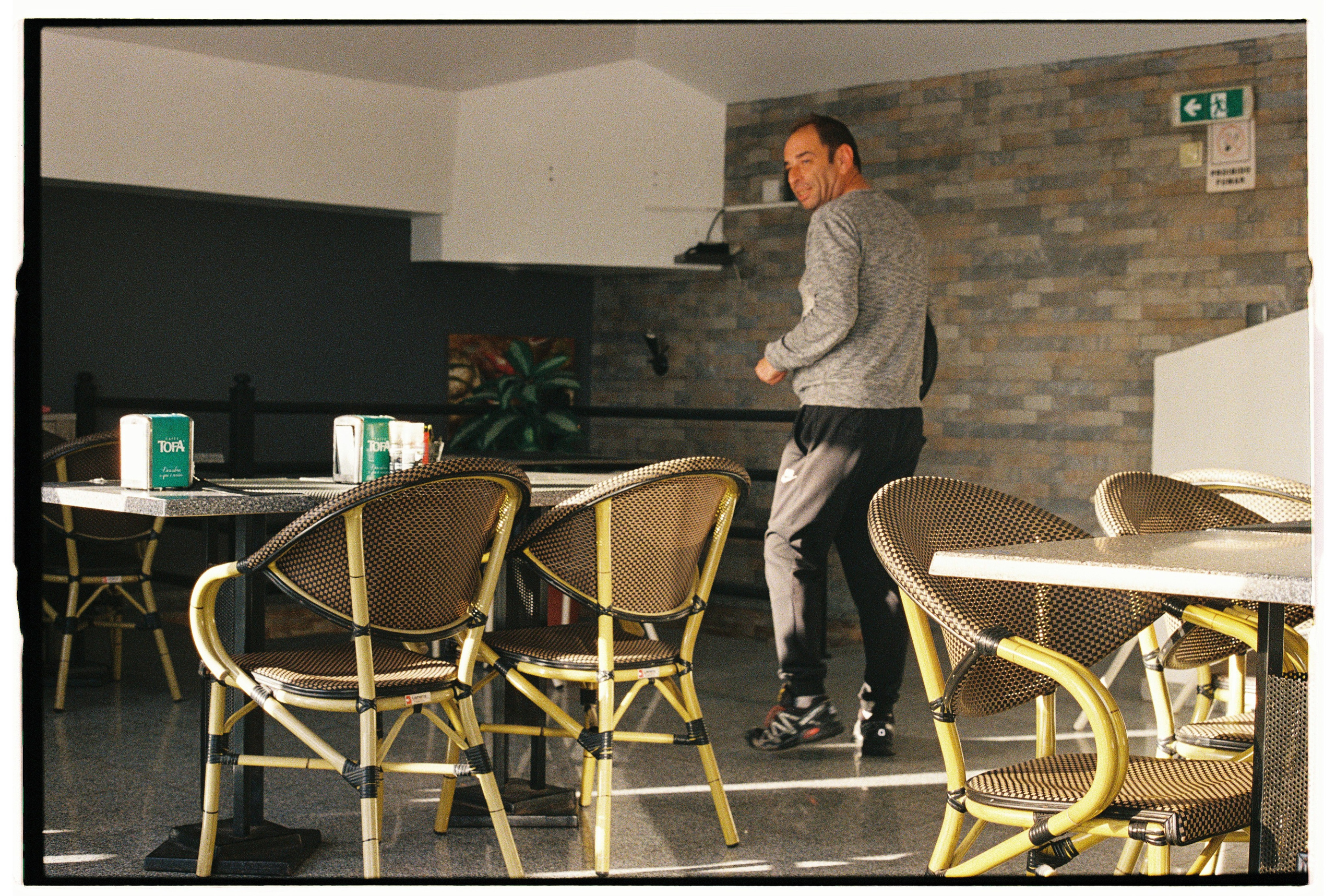 Balcony with a view of the Atlantic. Portrait photographer in Madeira — Marina Shtukina