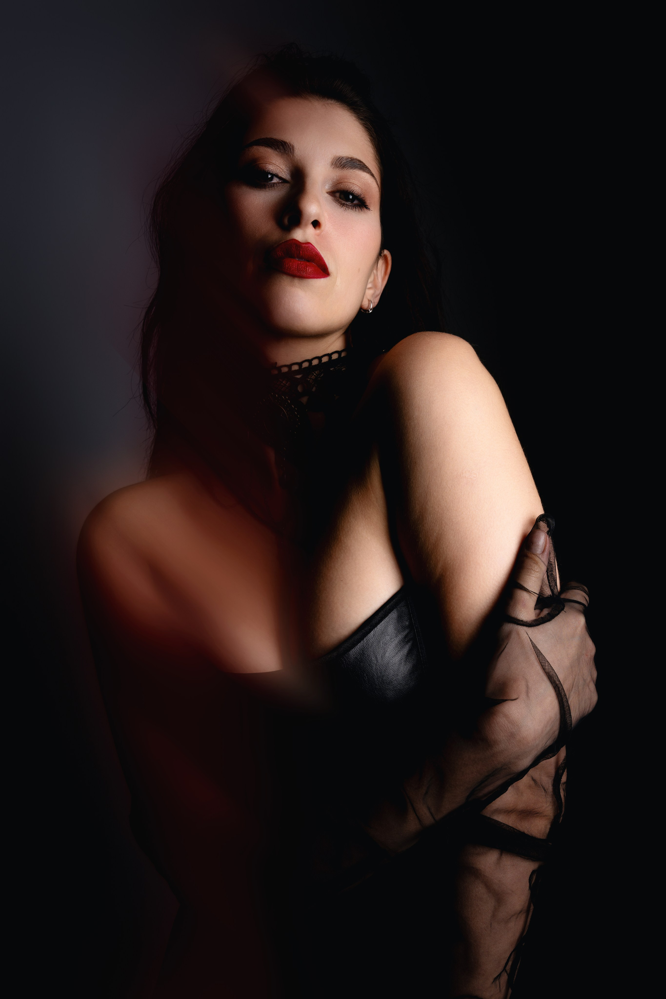 Creative Portrait Photography in London – A unique portrait session in London that focuses on artistic poses and lighting techniques to bring out the subject's creativity.