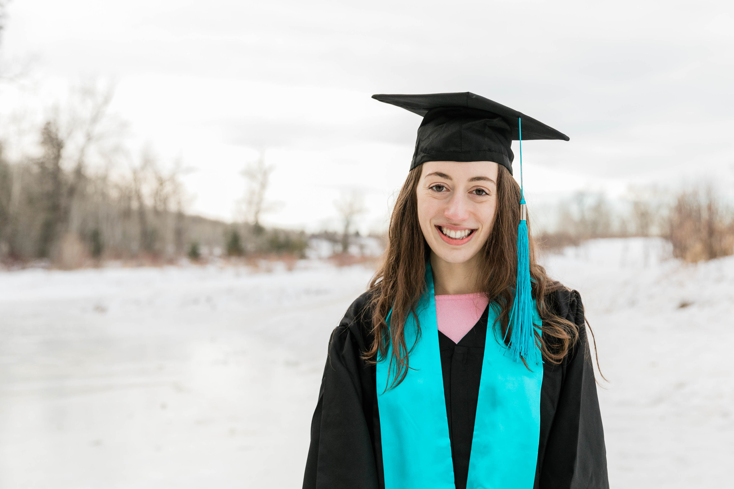 Laurance Graduation — Fish Creek Park. Fotografía accesible en Calgary