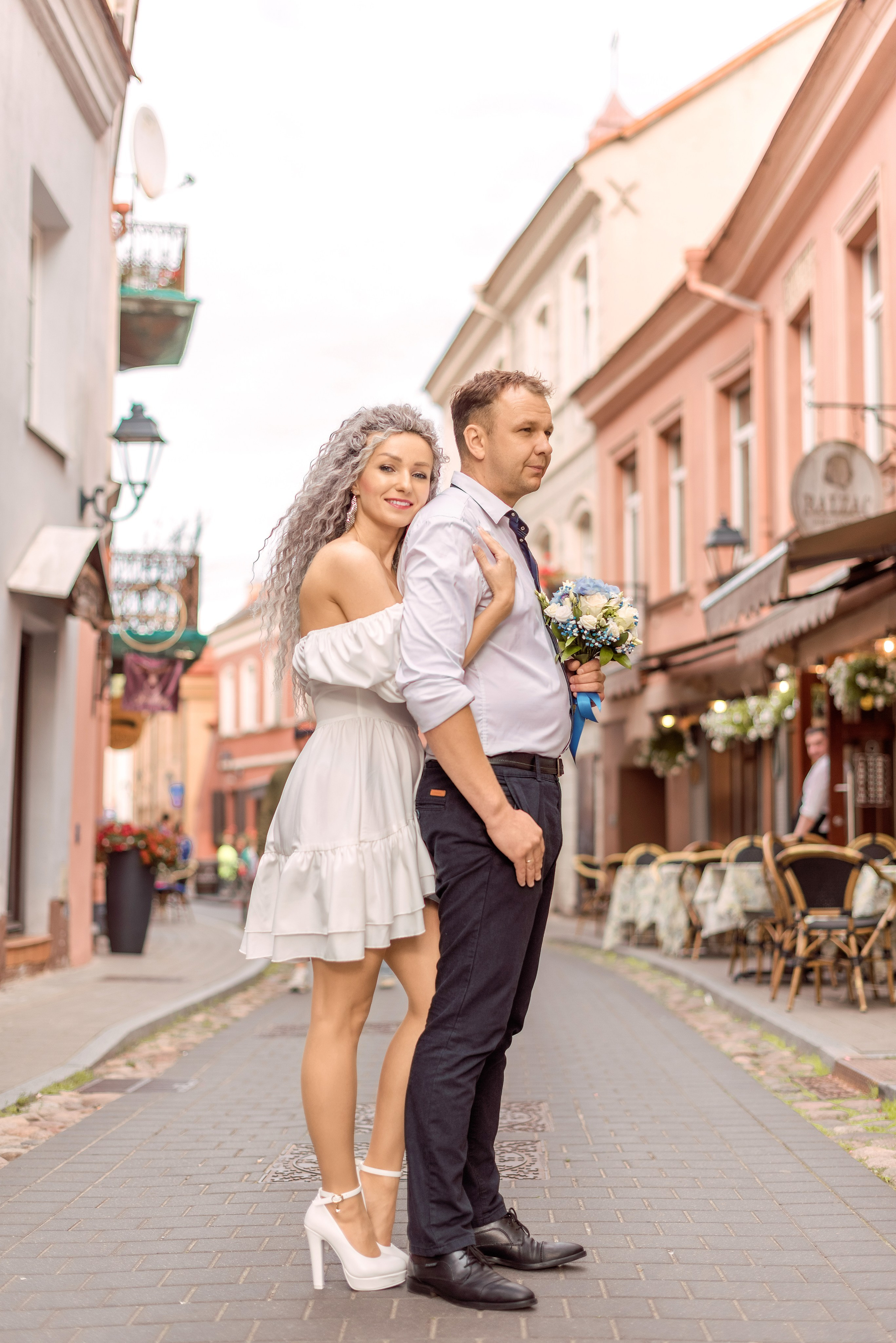 Свадебная прогулка по значимым местам Вильнюса. Семейный фотограф и фотограф новорожденных в Вильнюсе Ирина Беленкевич