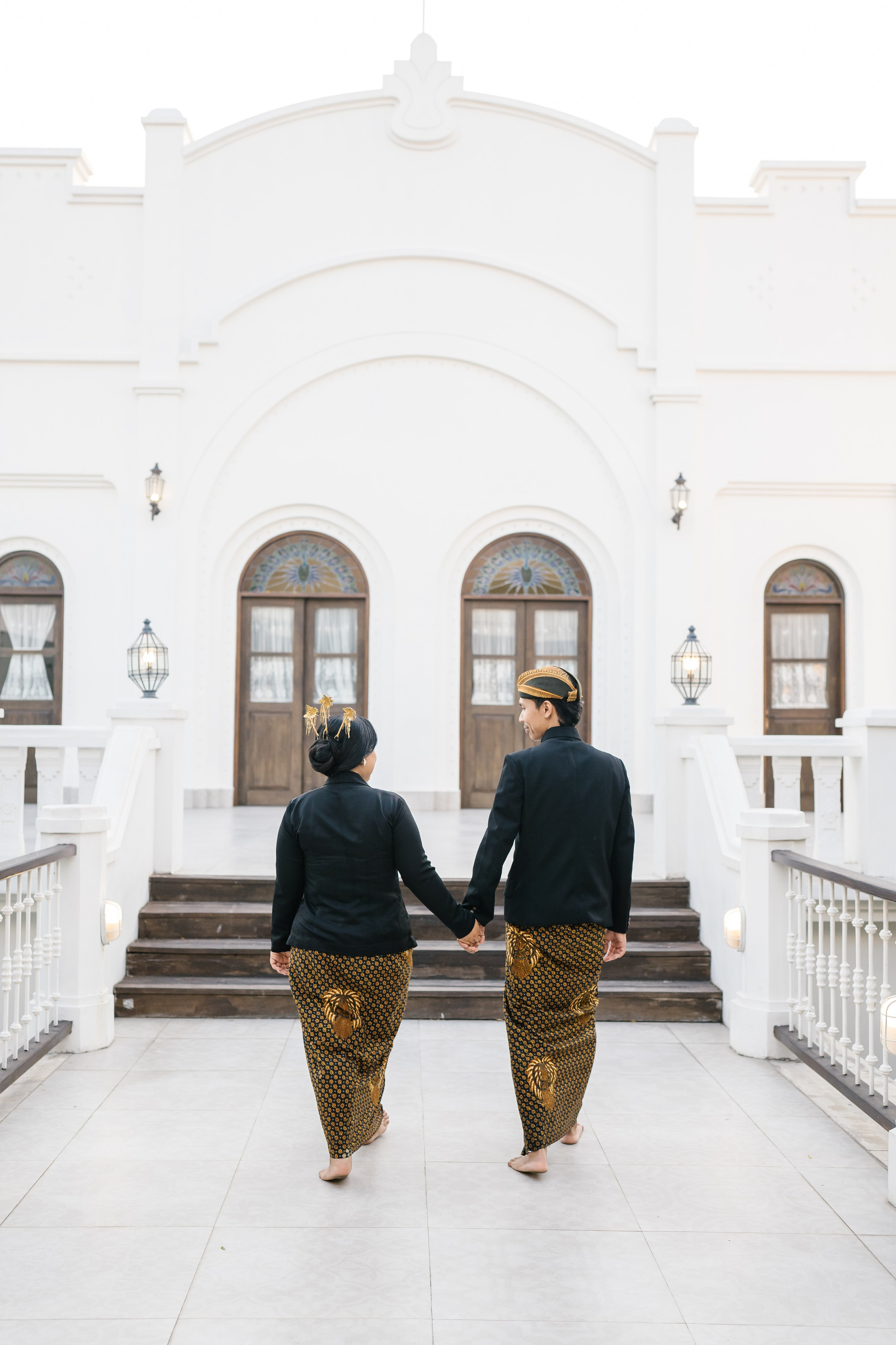Prewedding Photo Shoot with Javanese style. Female Photographer in Bali