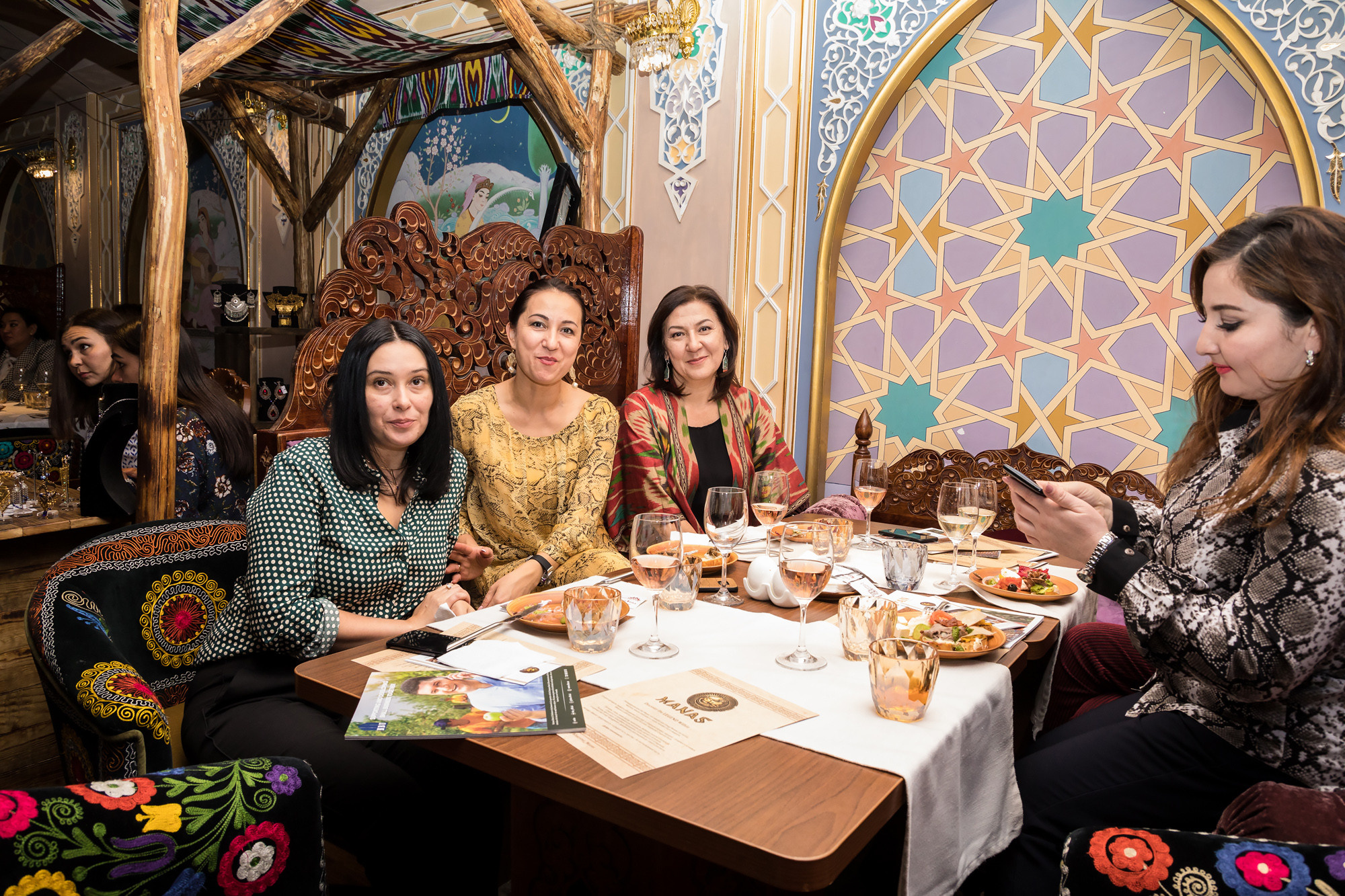 Презентация нового журнала Визит Узбекистан. Семейный, детский, репортажный фотограф в Ташкенте Елена Аллабергенова