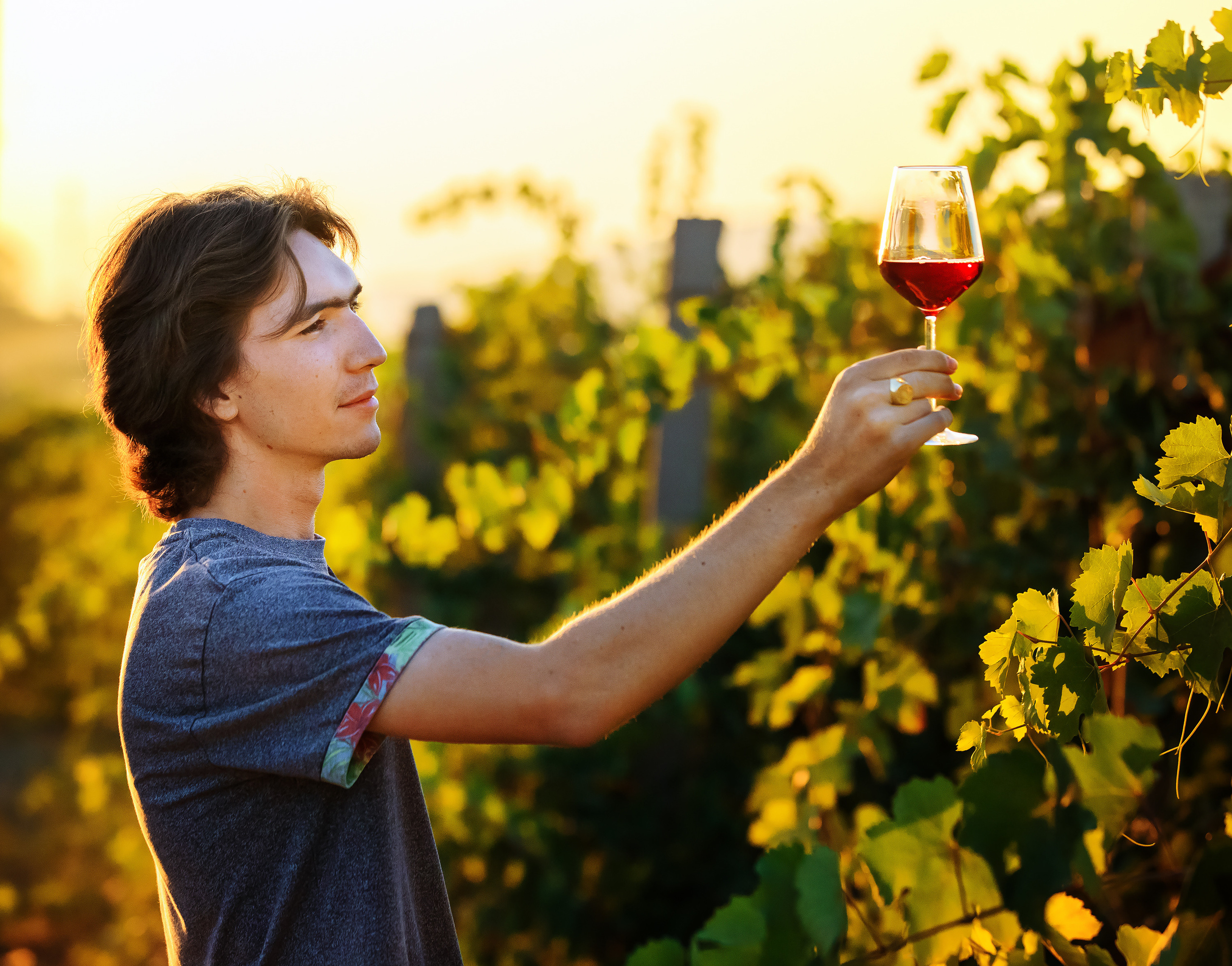 Тематическая фотосессия для талантливого молодого винодела. Семейный, детский, репортажный фотограф в Ташкенте Елена Аллабергенова
