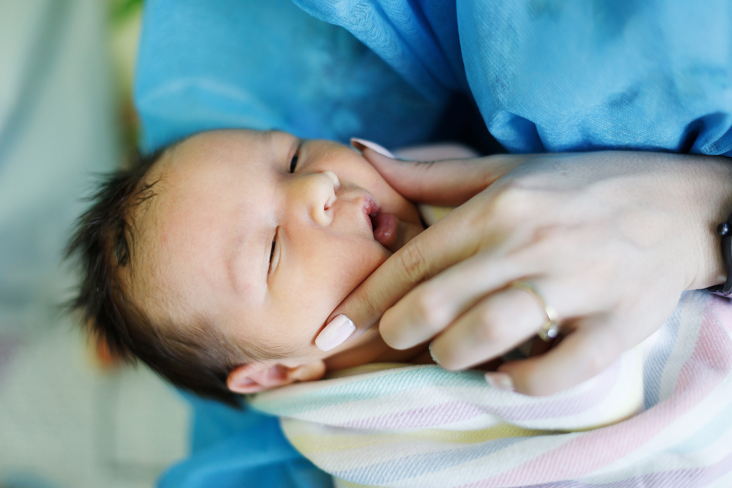 Вот такая выписка из роддома. Ньюборн без прикрас. Память на всю жизнь. Семейный, детский, репортажный фотограф в Ташкенте Елена Аллабергенова