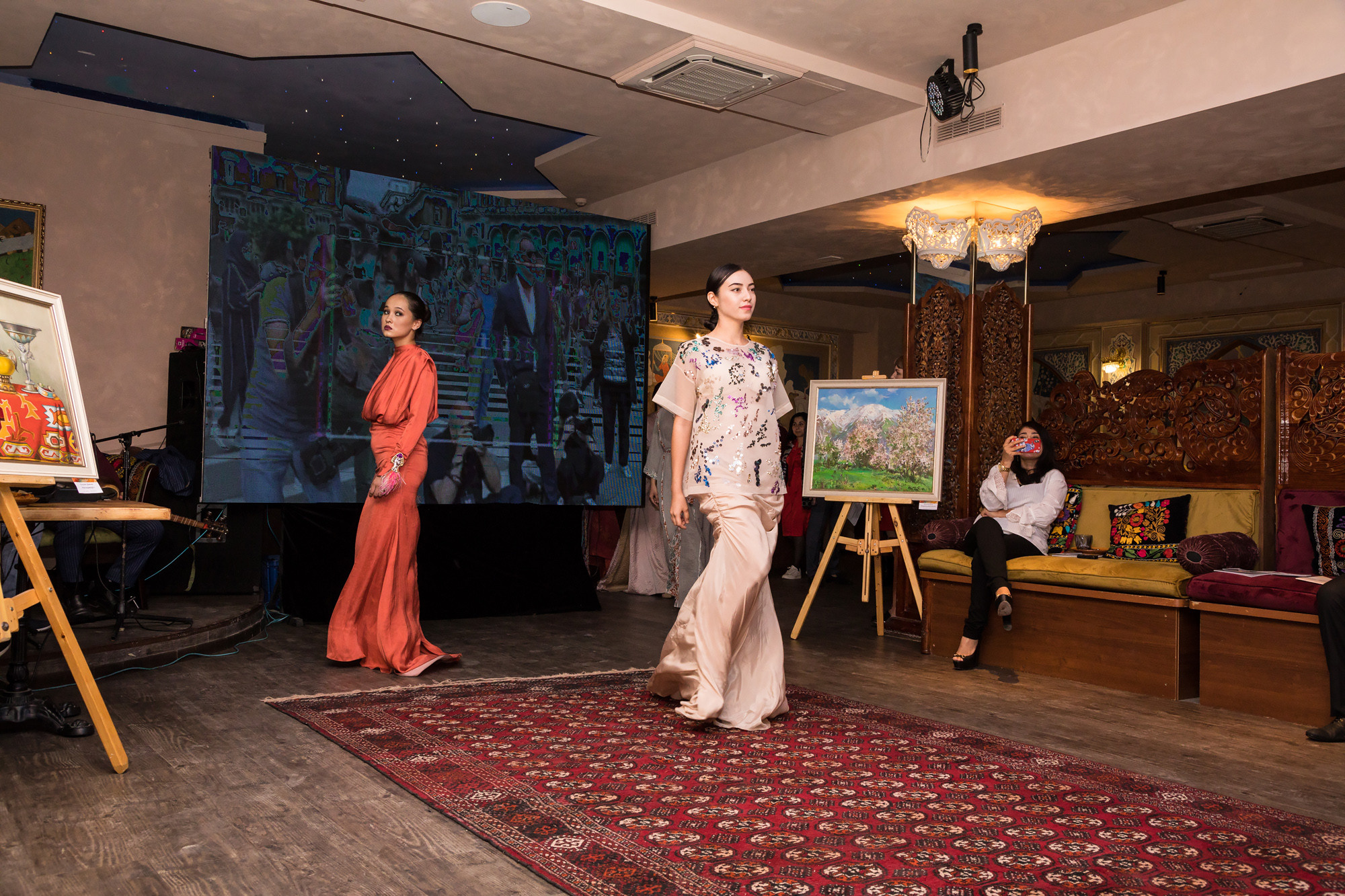 Презентация нового журнала Визит Узбекистан. Семейный, детский, репортажный фотограф в Ташкенте Елена Аллабергенова