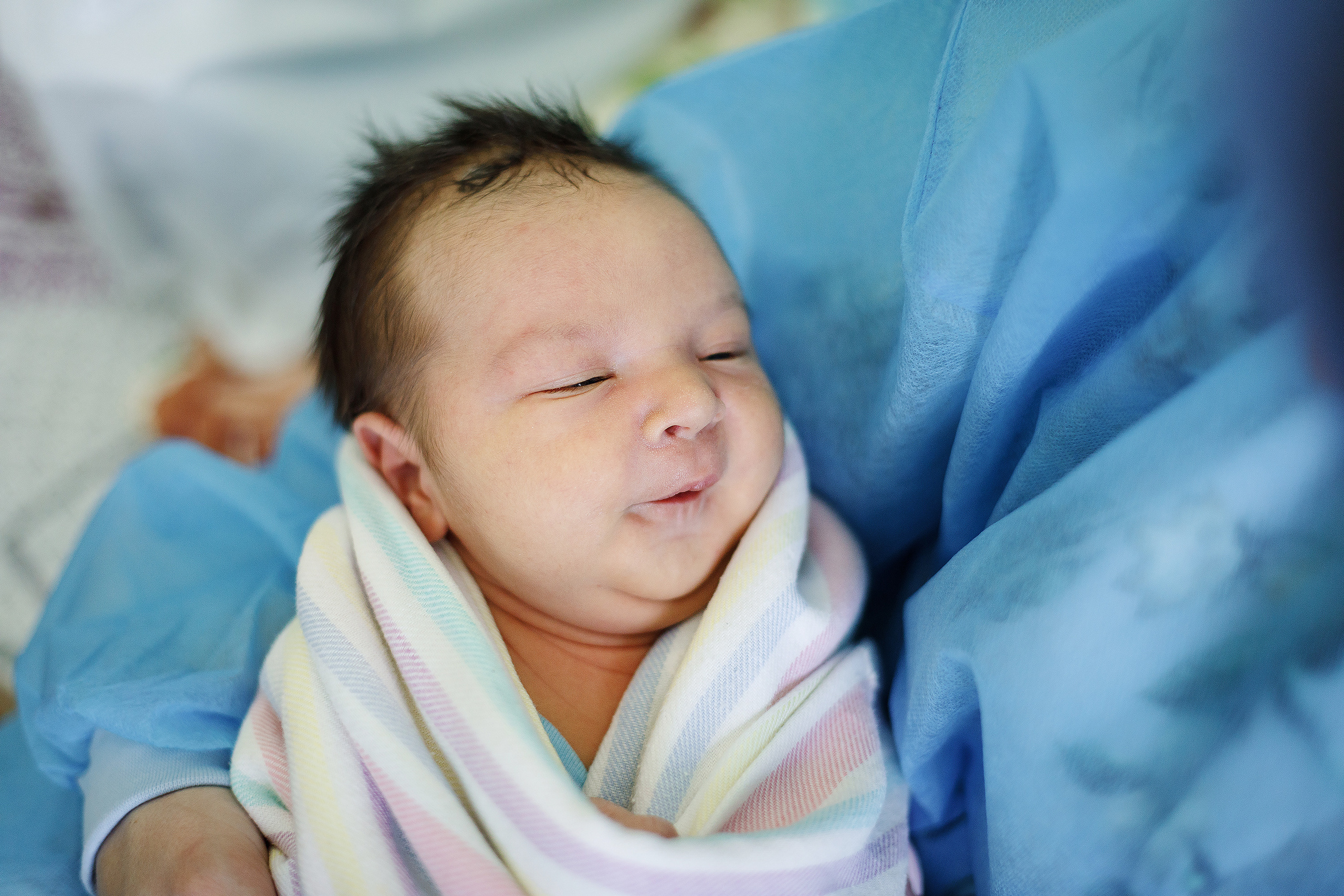 Вот такая выписка из роддома. Ньюборн без прикрас. Память на всю жизнь. Семейный, детский, репортажный фотограф в Ташкенте Елена Аллабергенова